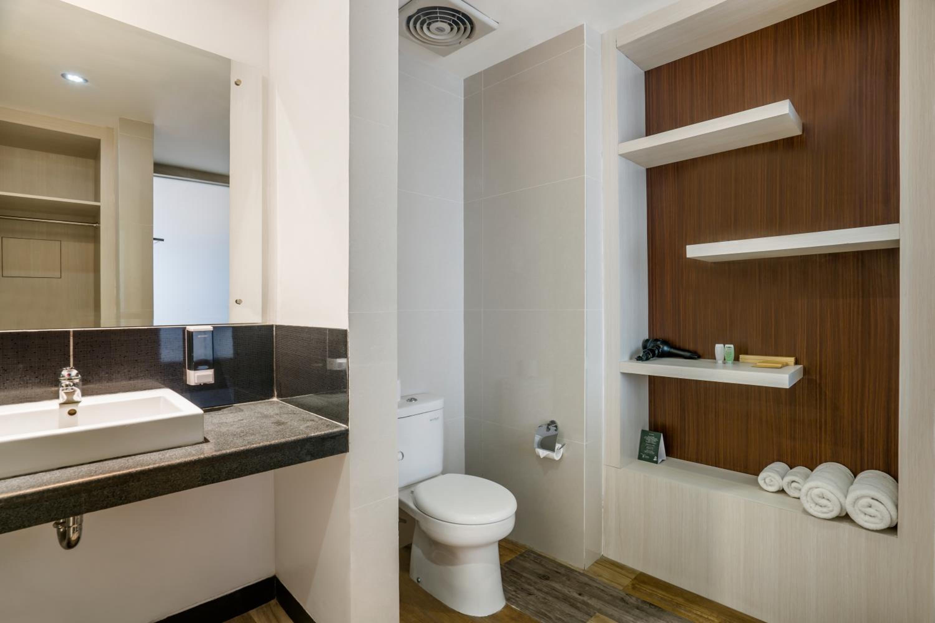 Deluxe Double or Twin Room with Pool View photo 2