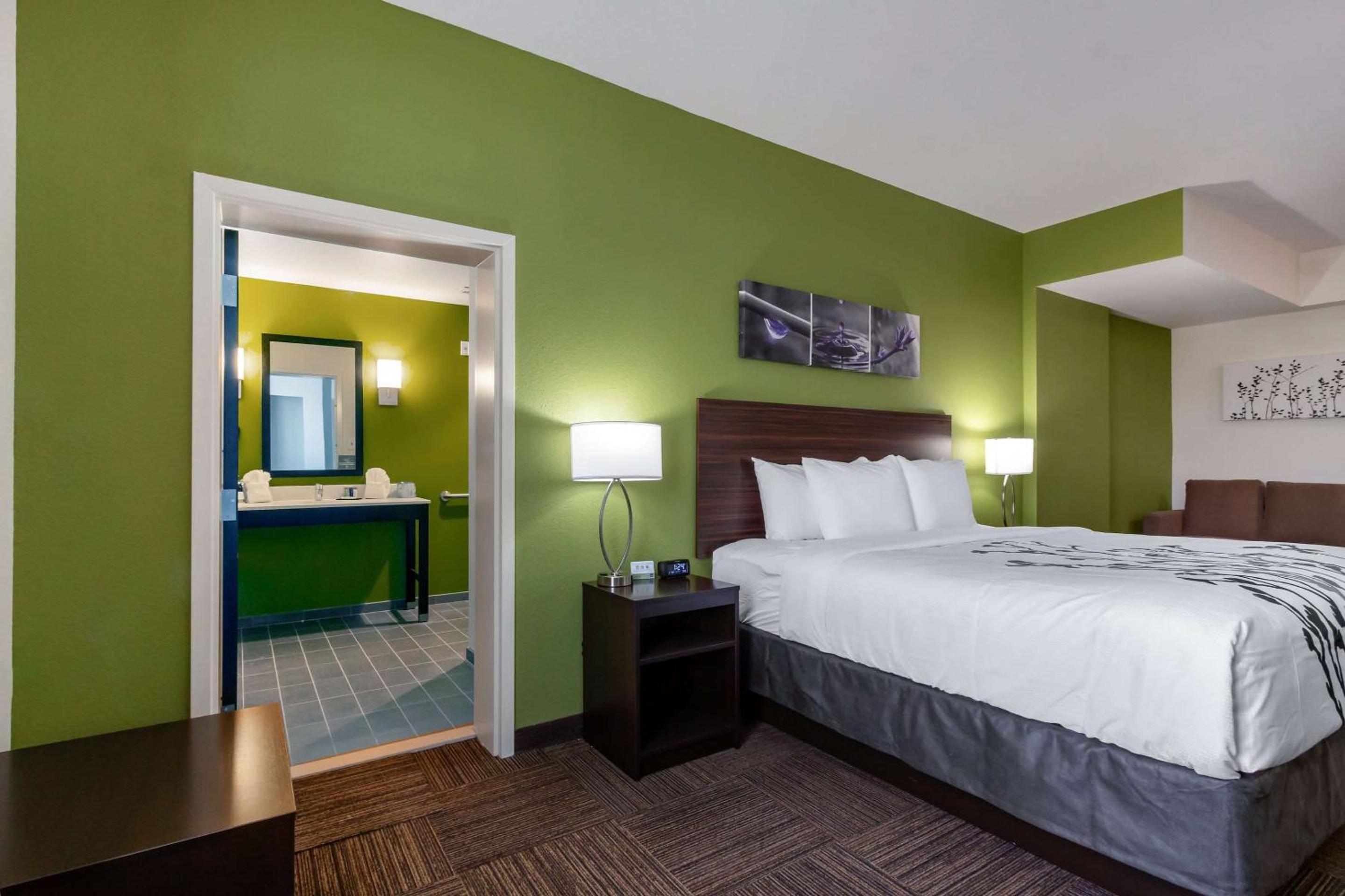 King Suite - Accessible/Non-Smoking - Photo 2