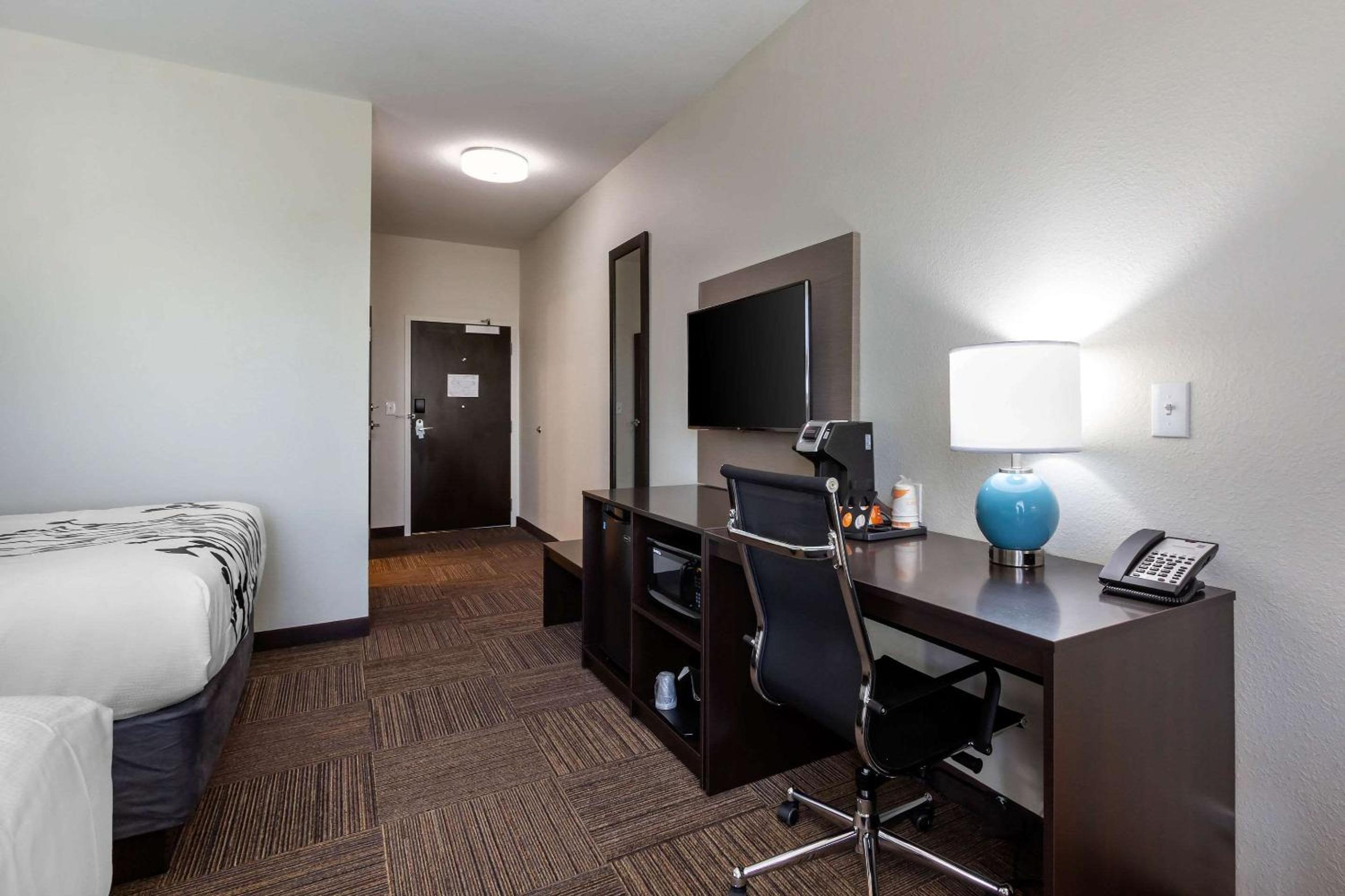 Queen Room with Two Queen Beds - Accessible/Non-Smoking  - Photo 1
