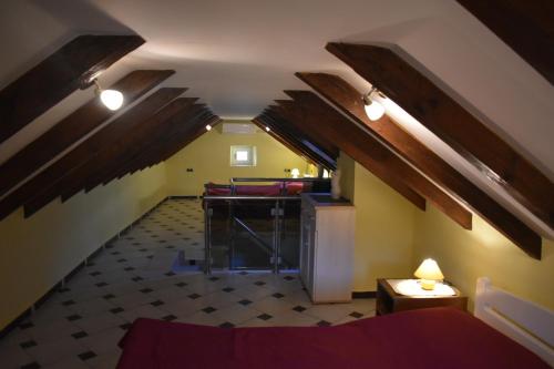 Apartment - Split Level photo 3