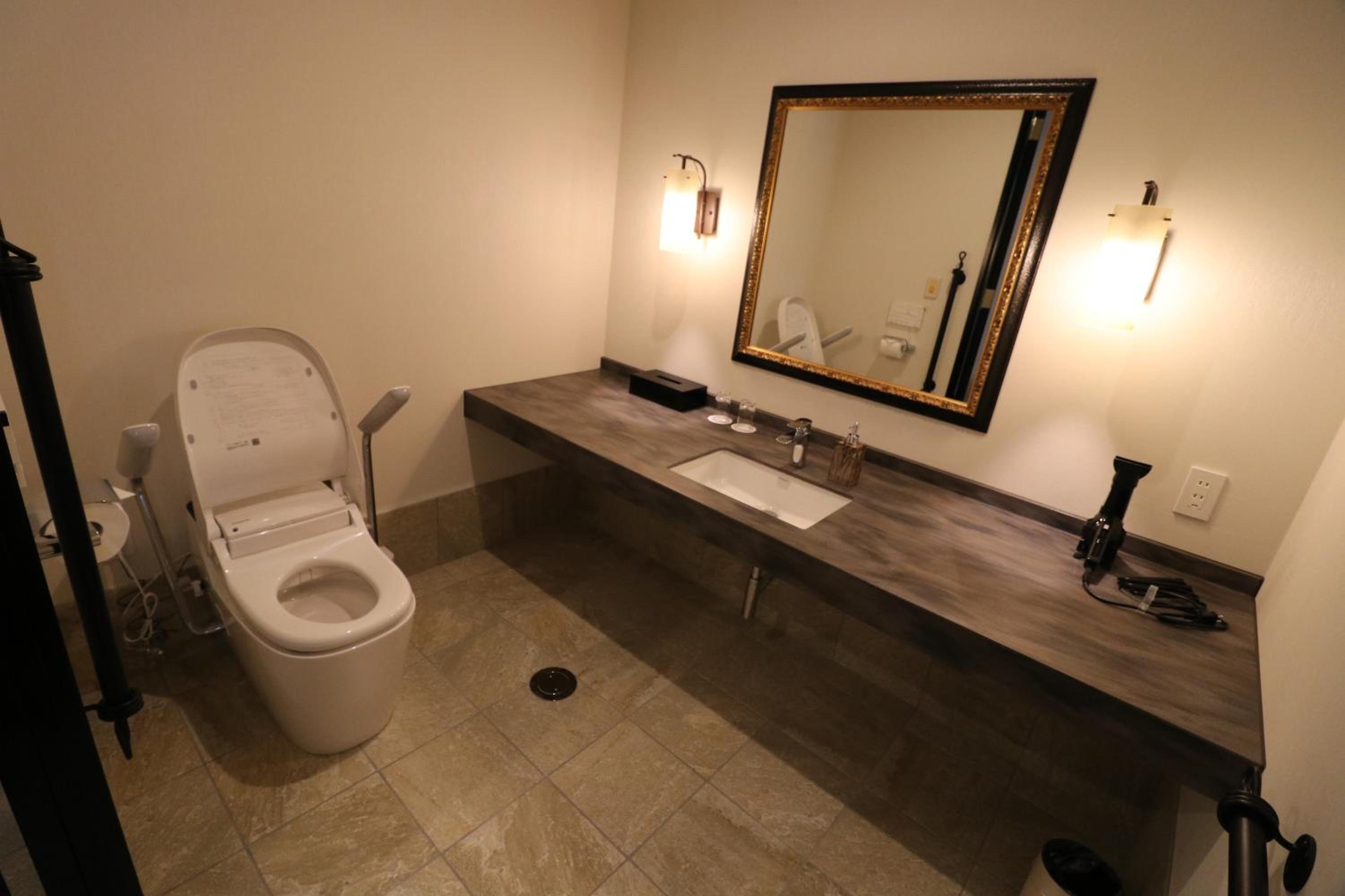 Universal Twin Room