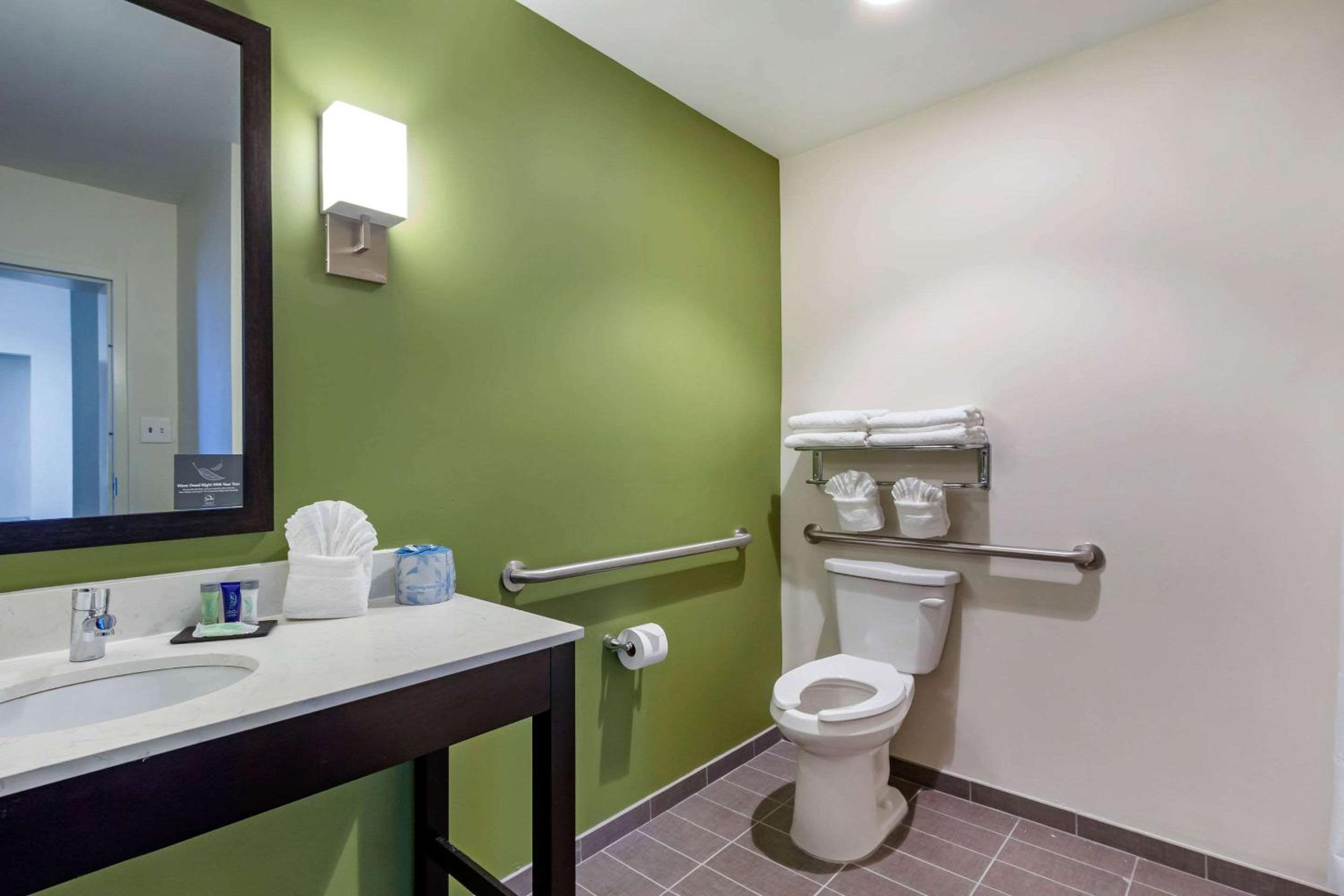 King Suite - Accessible/Non-Smoking - Photo 4