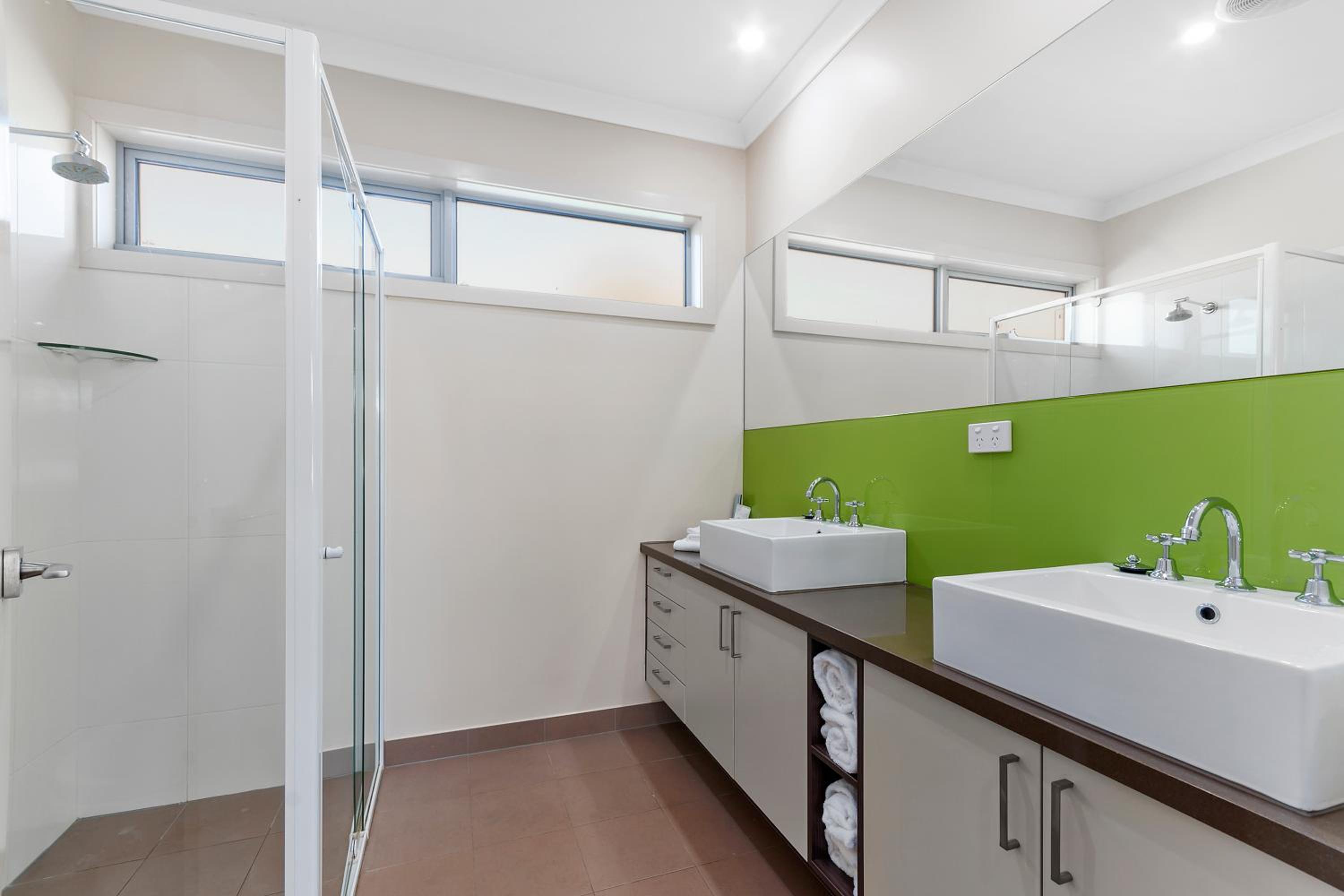 Two Bedroom Suite with Bathtub - Photo 3