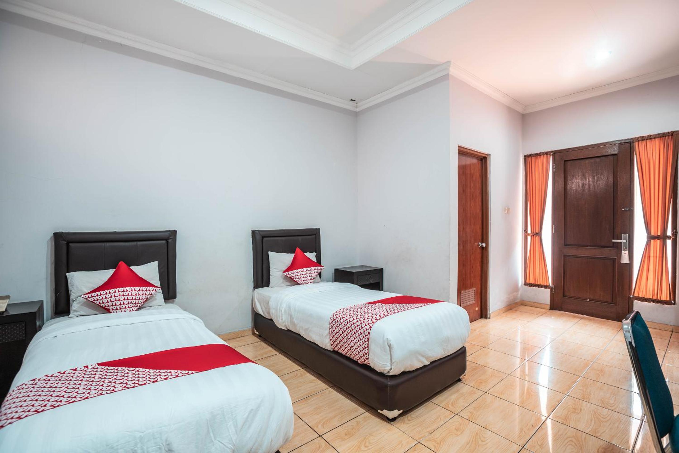 Standard Twin Room - Photo 1