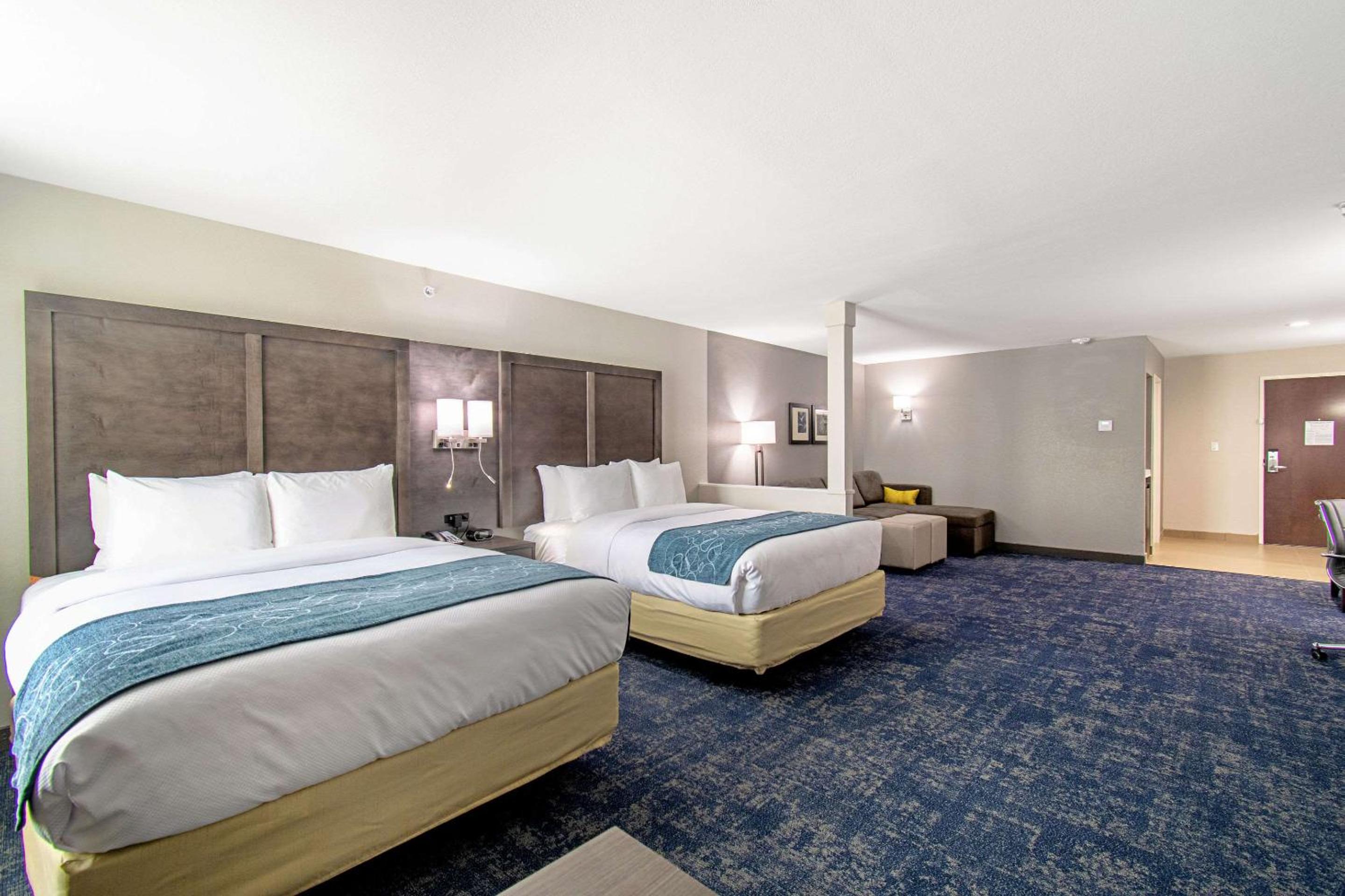 Superior Queen Suite with Two Queen Beds - Non-Smoking - Photo 4