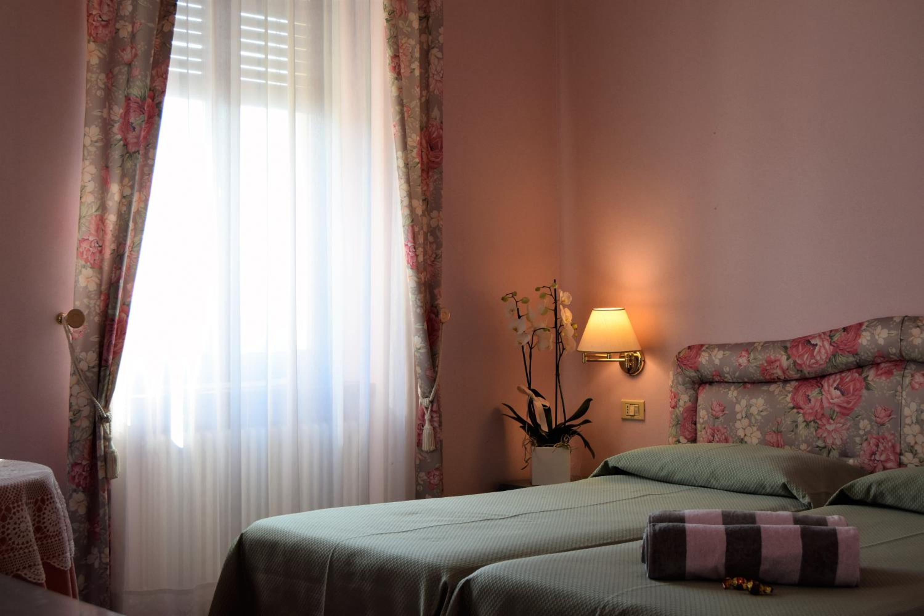 Double or Twin Room with Partial Sea View