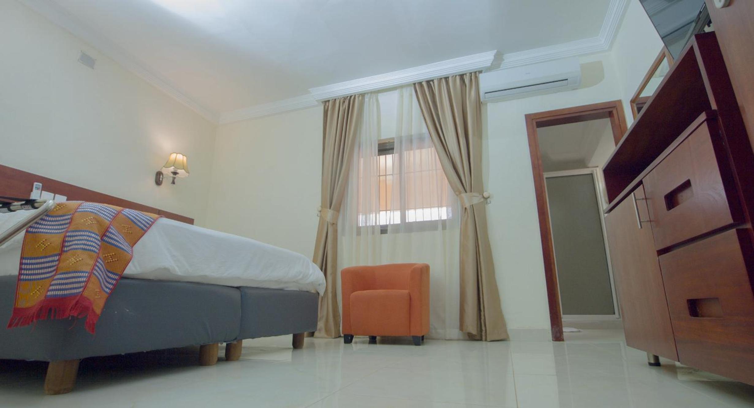 Quadruple Room with Private Bathroom photo 3