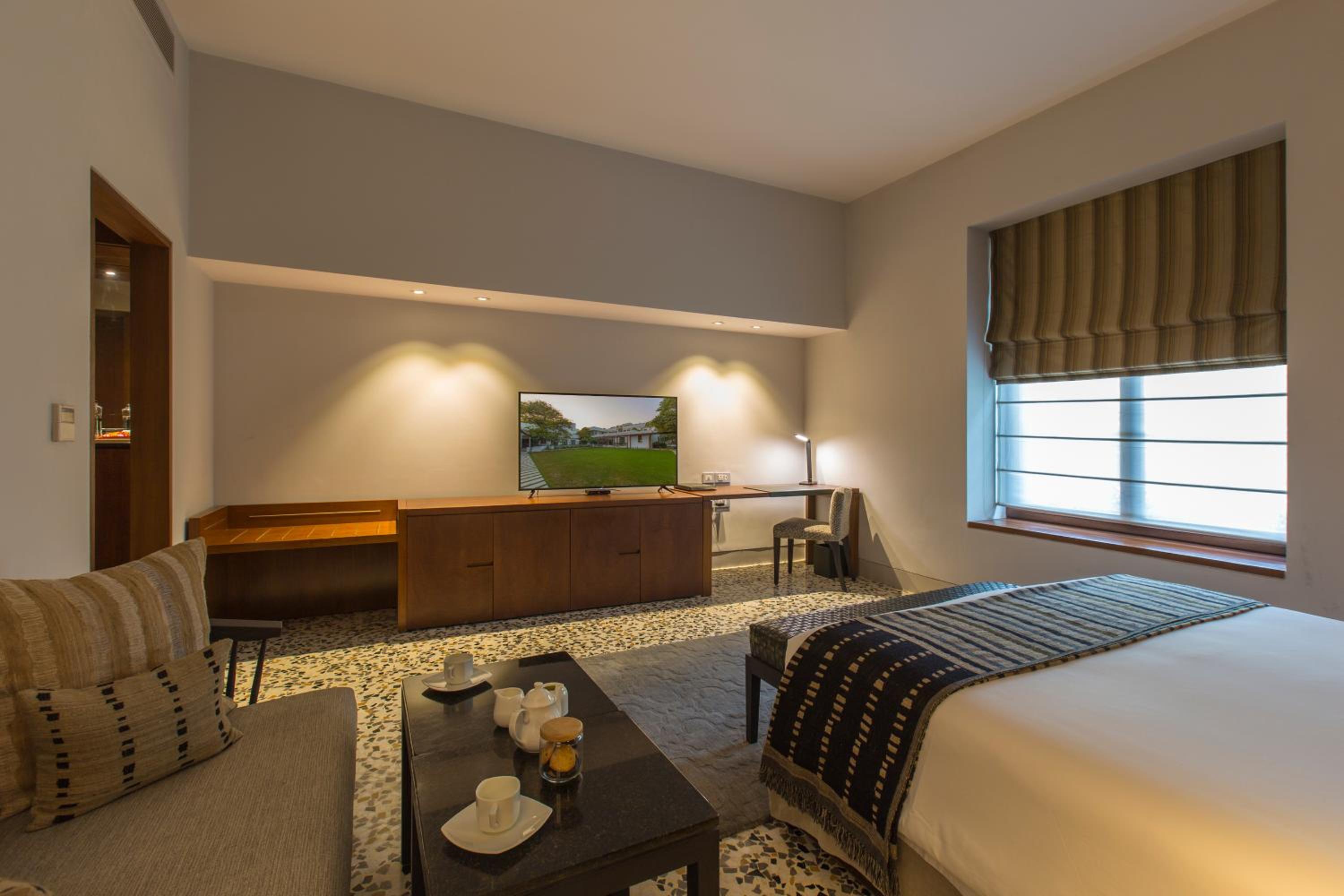 Studio Suite - Photo 1