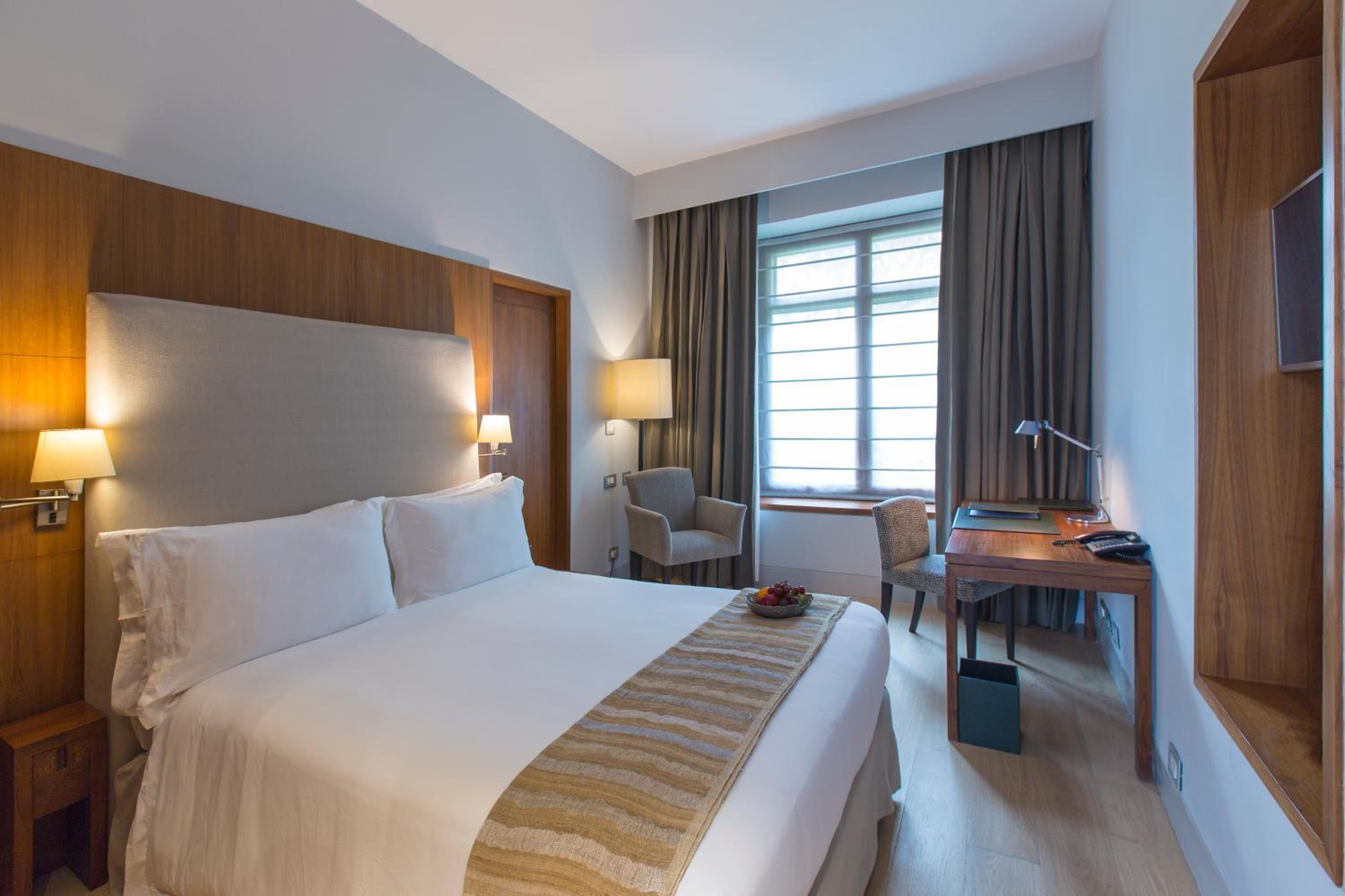 Manor Premier Room - Photo 3