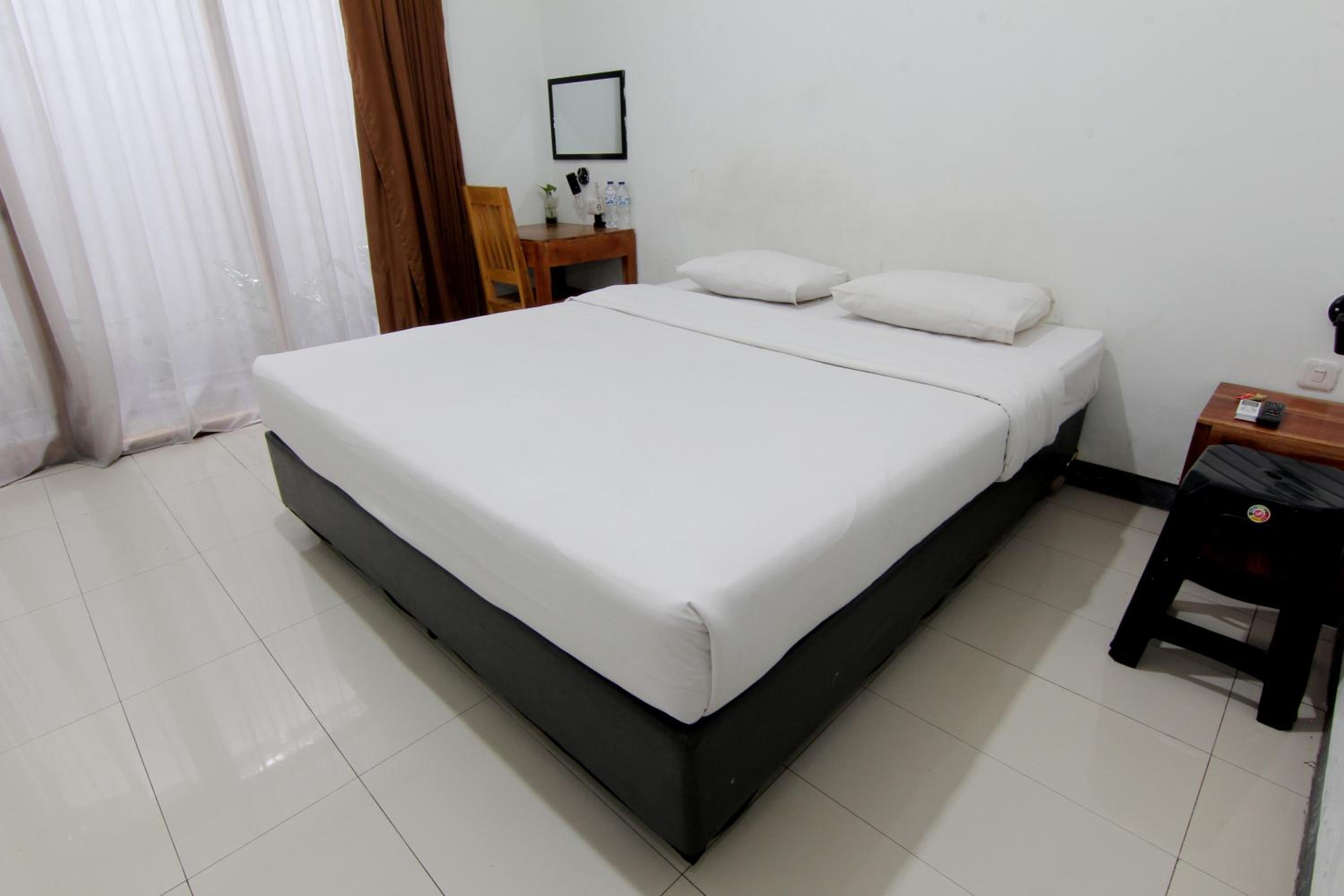 Standard Double Room - Photo 17