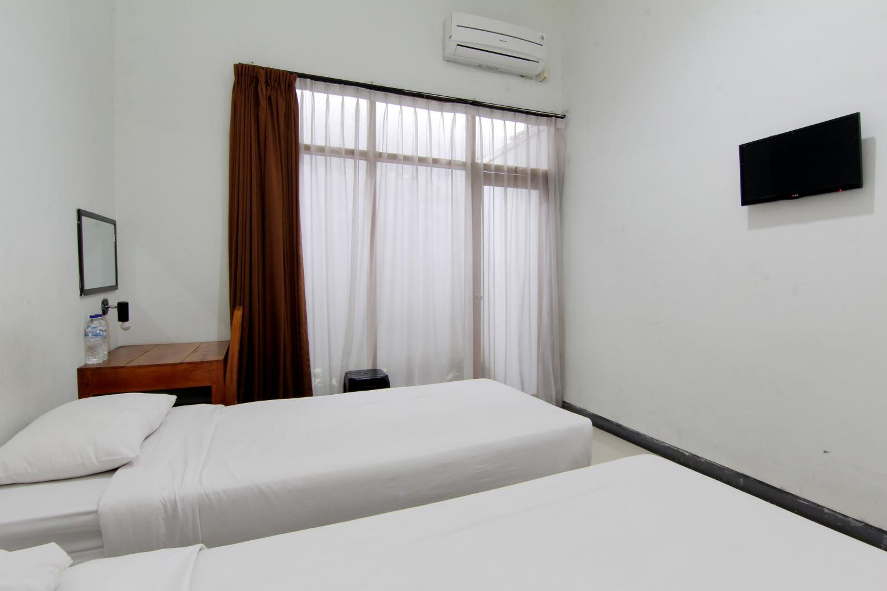 Standard Double Room - Photo 13