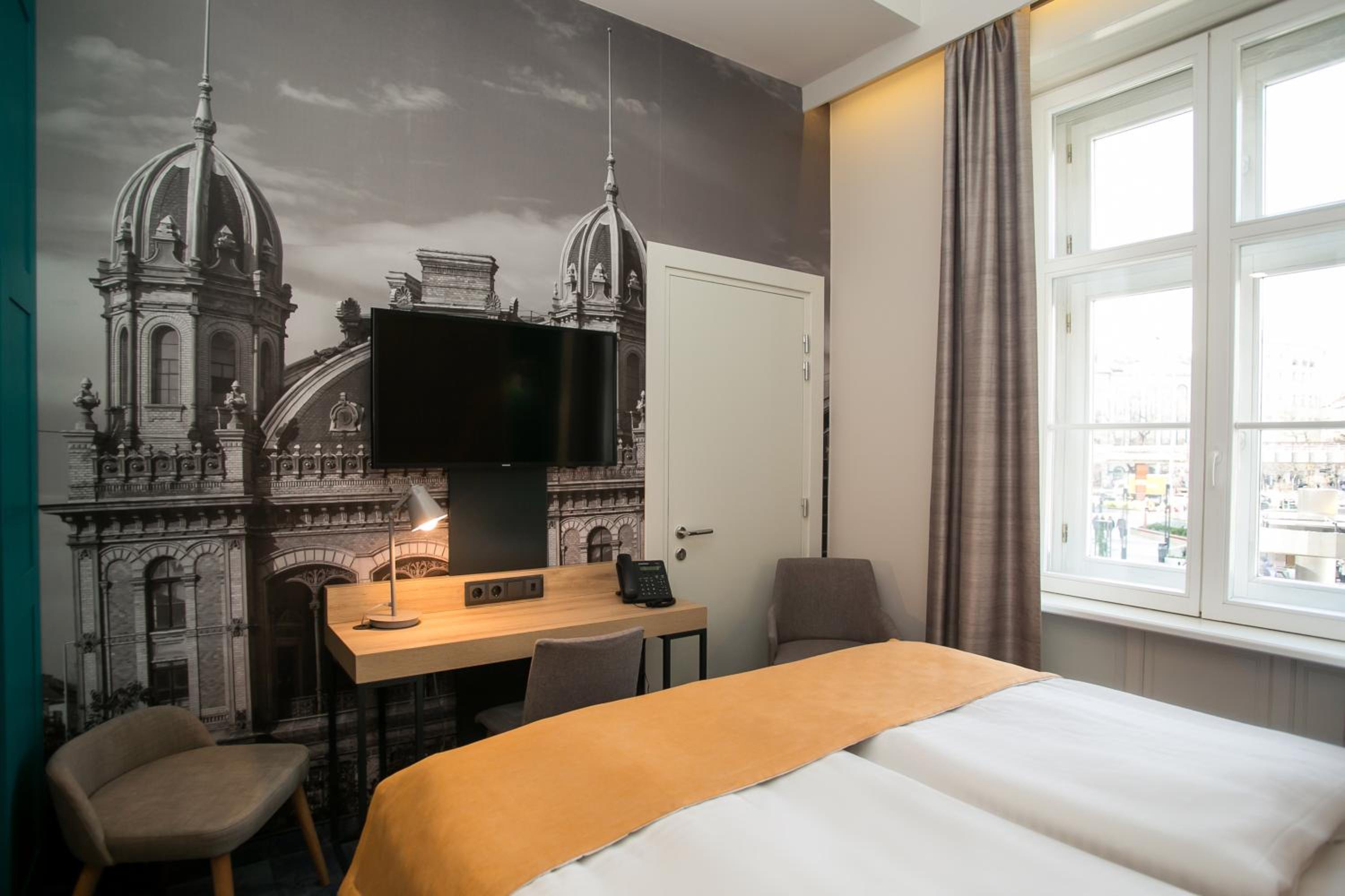 Standard Double or Twin Room - Photo 11