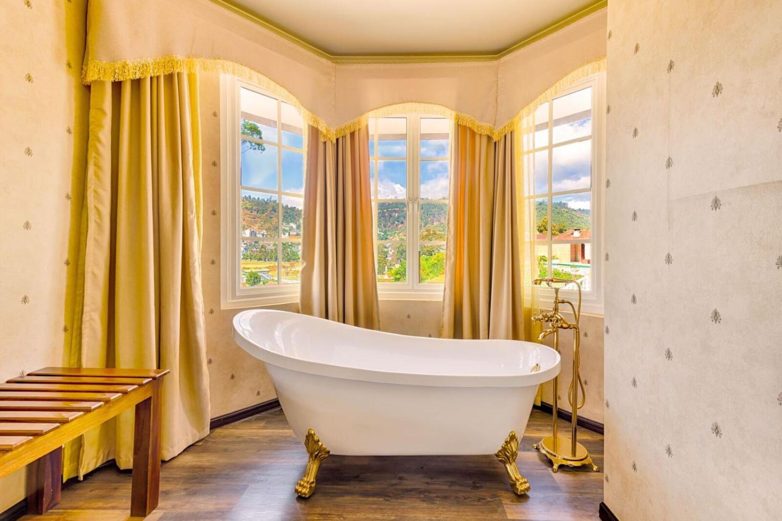 Royal Deluxe Room with Early check-in/late check-out subject to availability + 10% discount on Spa treatments + 10% discount on excursions - Photo 3