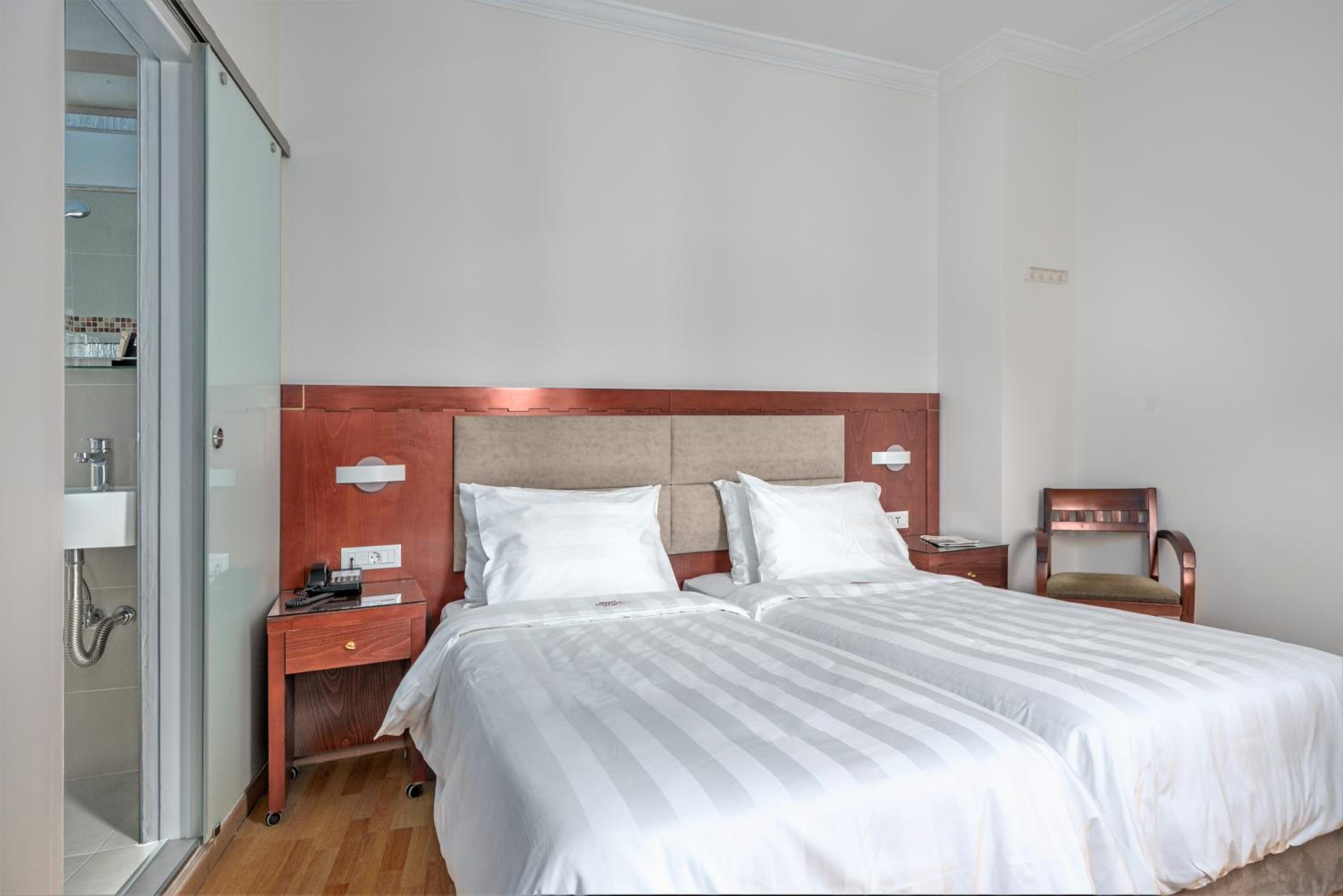 Economy Double or Twin Room photo 2