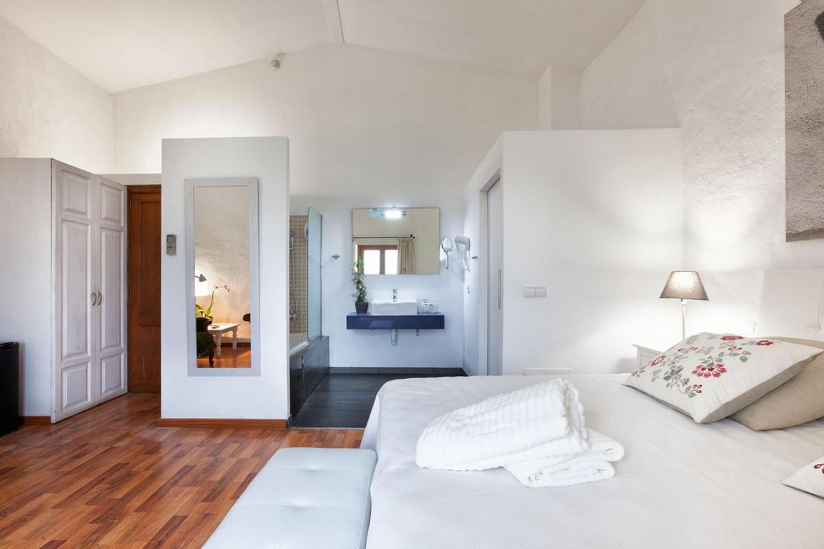 King Room with Spa Bath - Photo 2