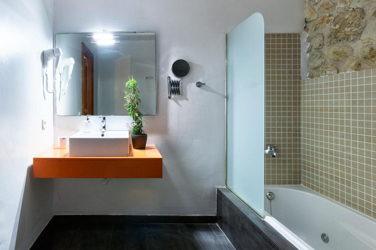Queen Suite with Spa Bath - Photo 4