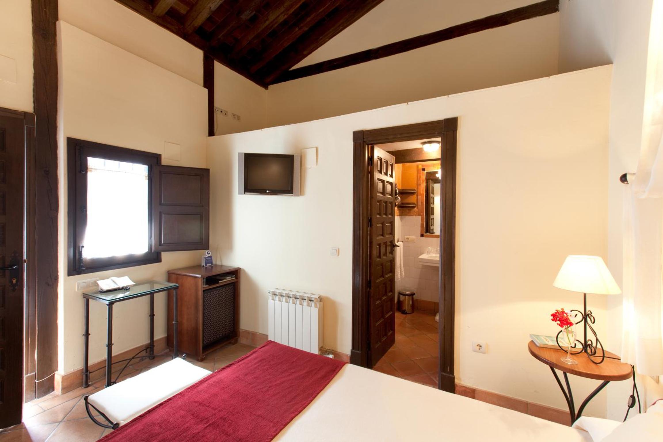 Standard Double or Twin Room - Photo 23