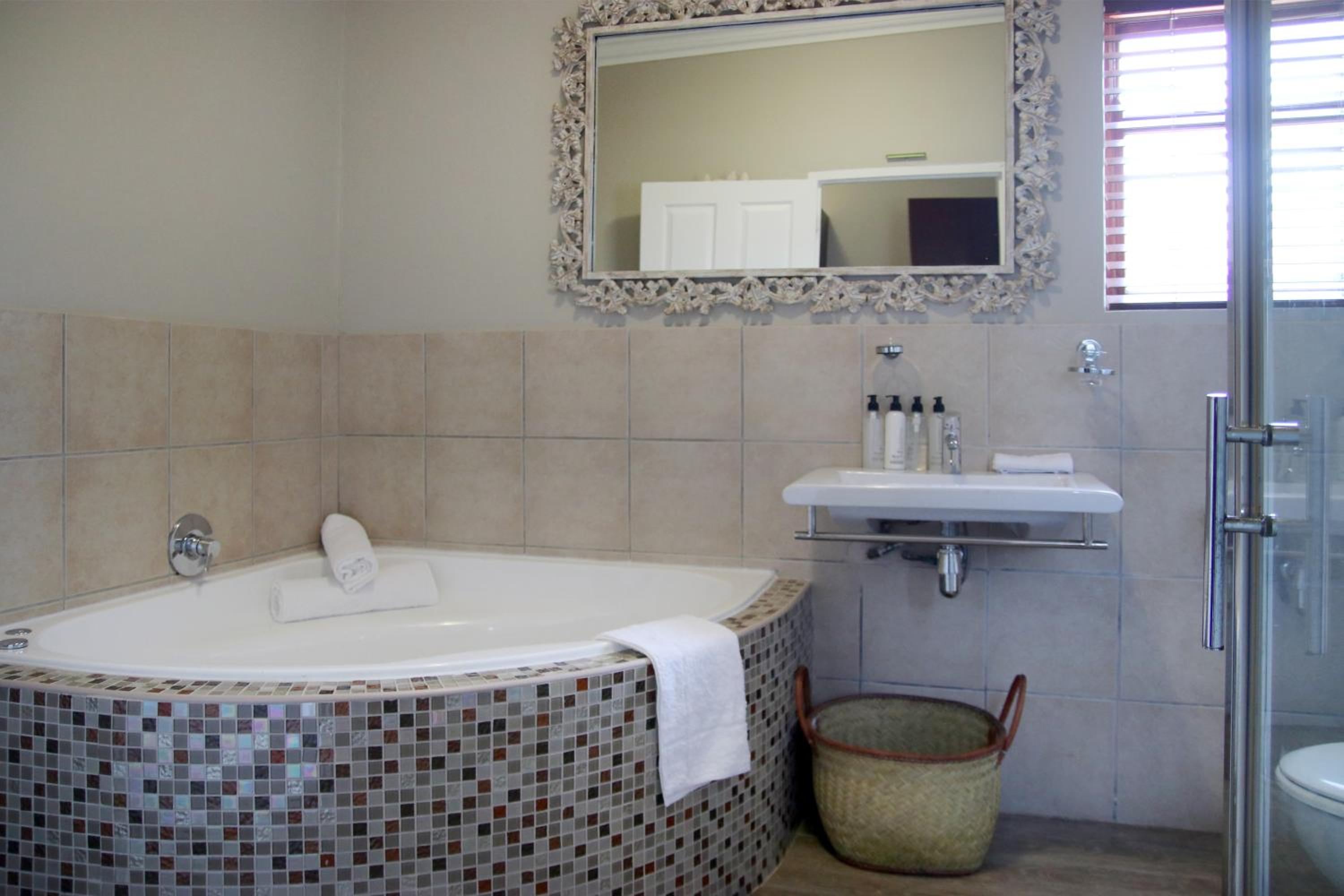 Deluxe Double or Twin Room with Balcony - Photo 3