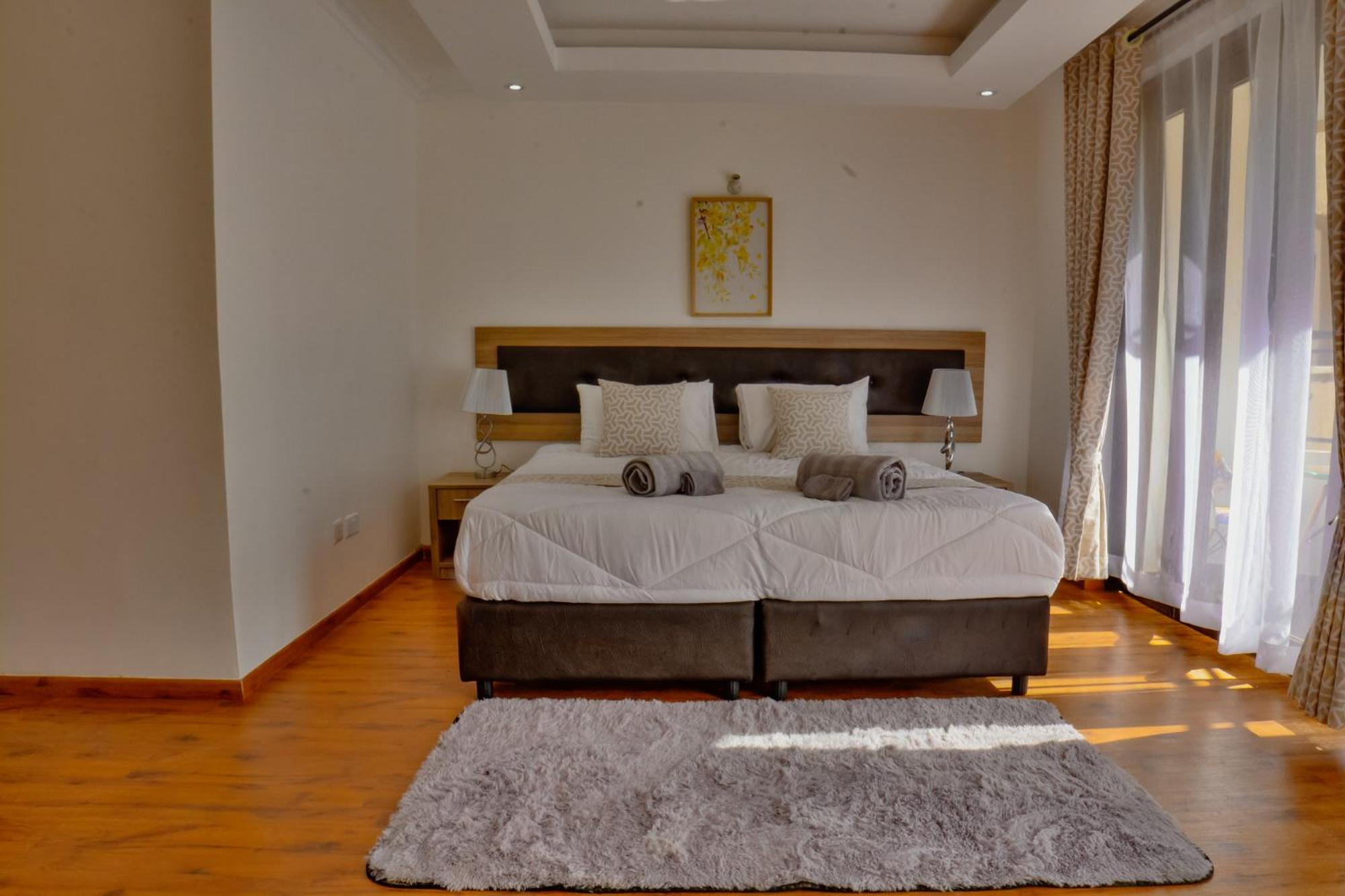 Standard King Room - Photo 18