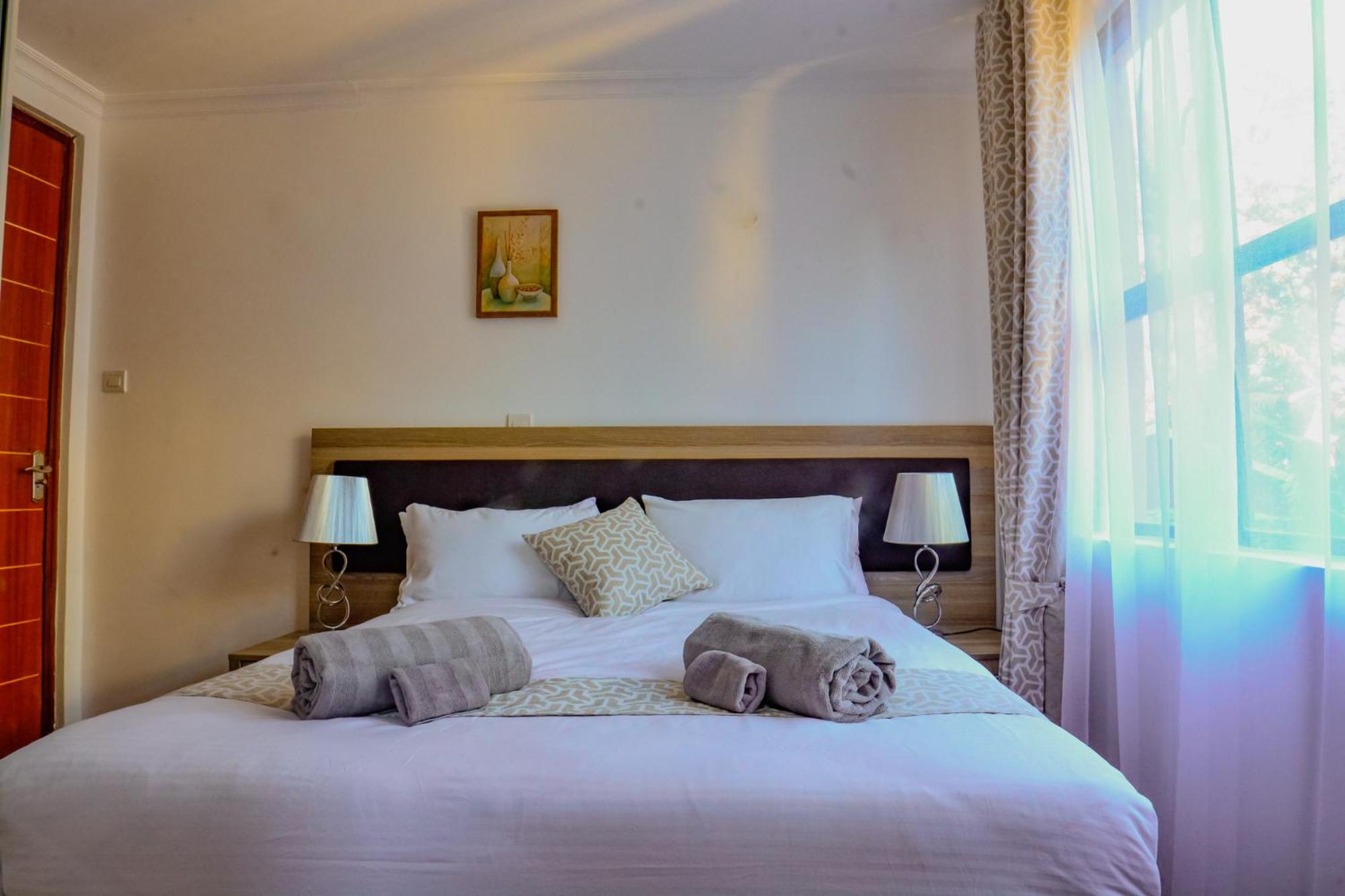 Deluxe Double Room - Photo 9