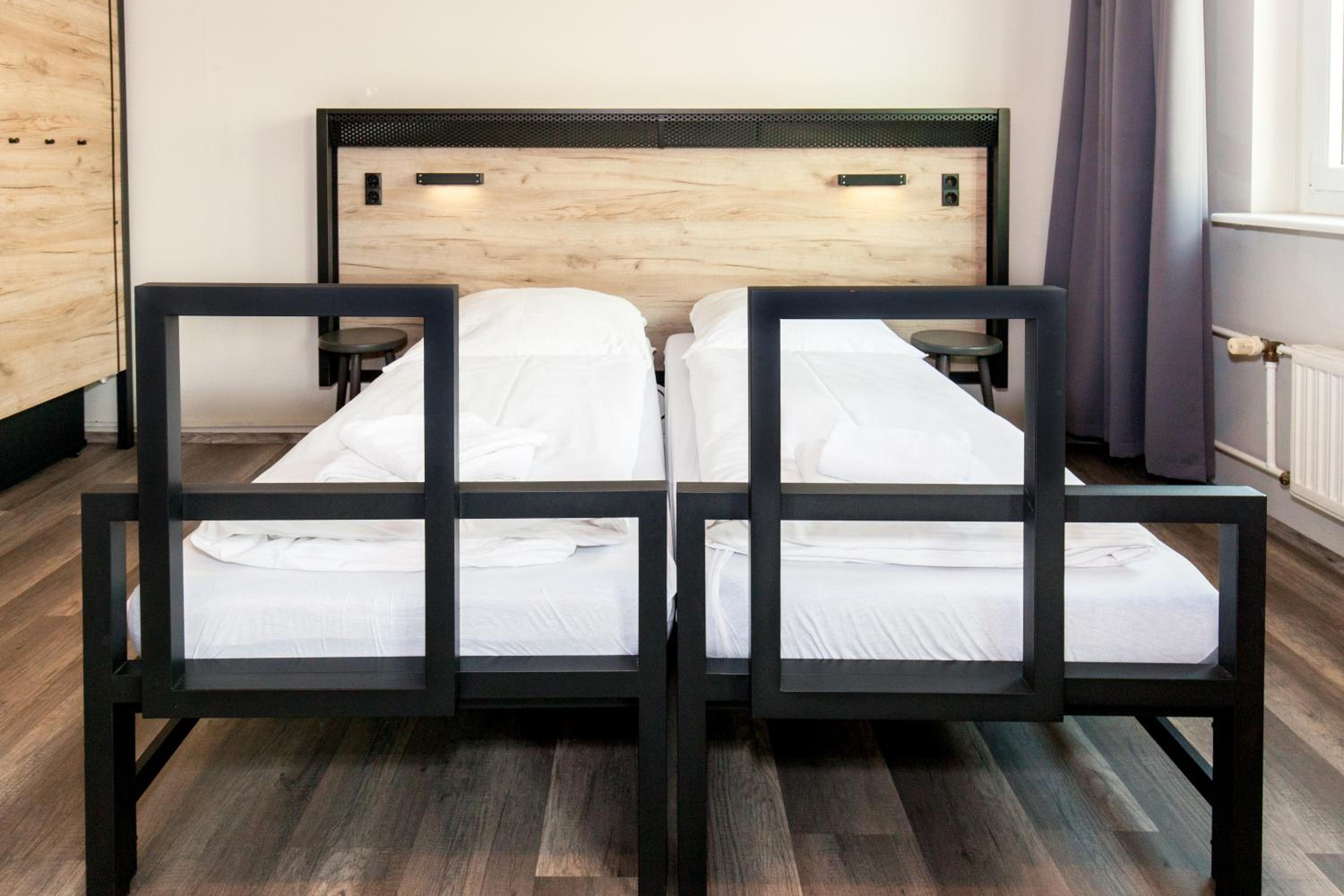Twin Room - Photo 3
