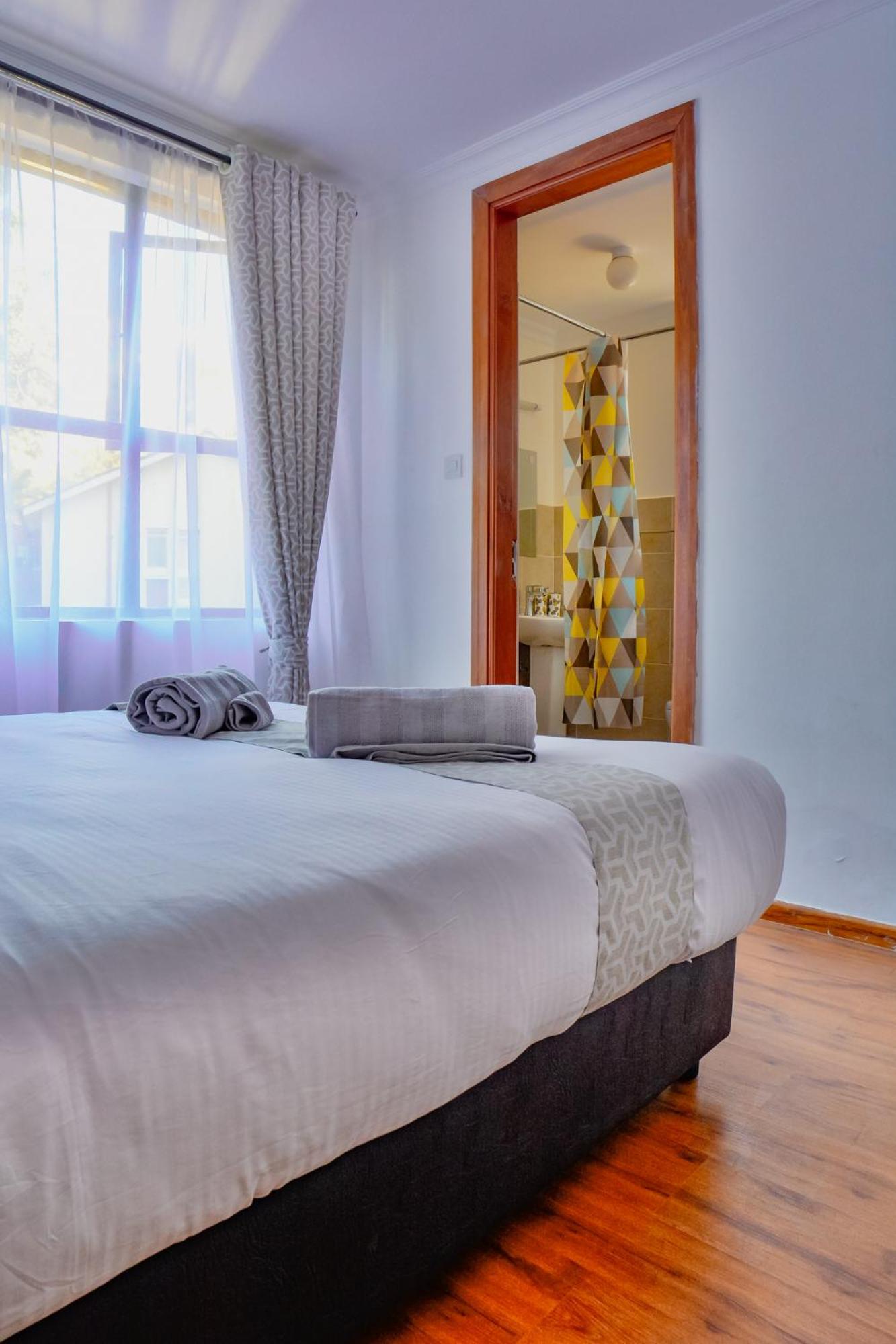 Standard King Room - Photo 10