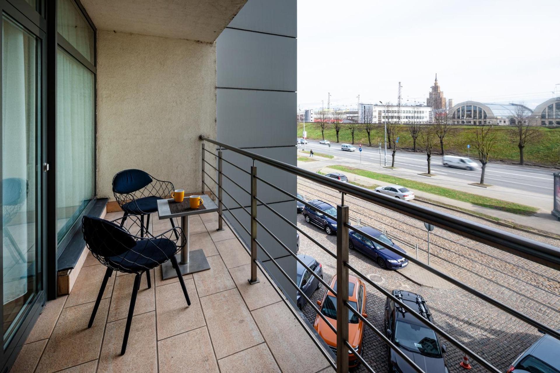 One-Bedroom Apartment - Photo 2