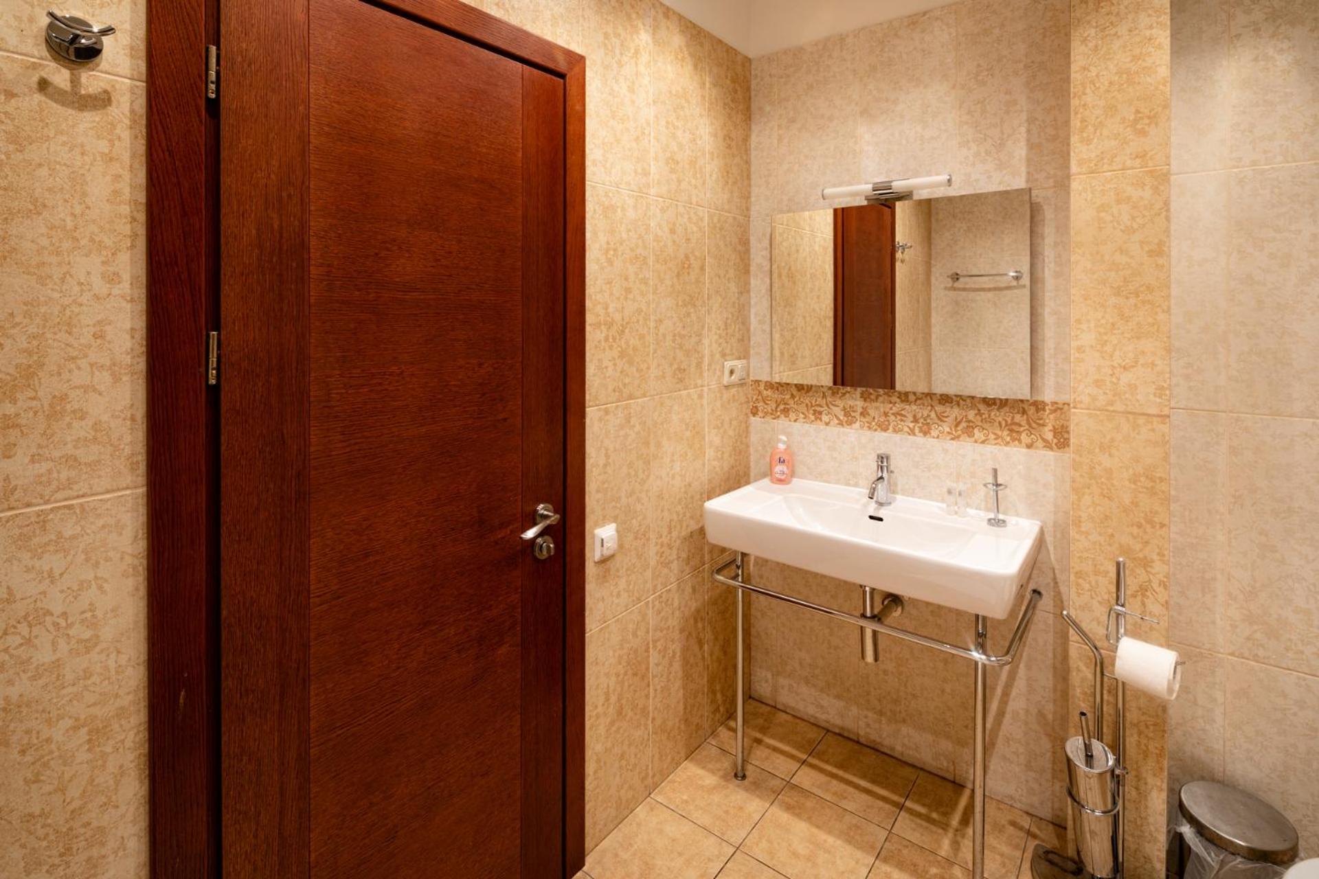 One-Bedroom Apartment - Photo 24