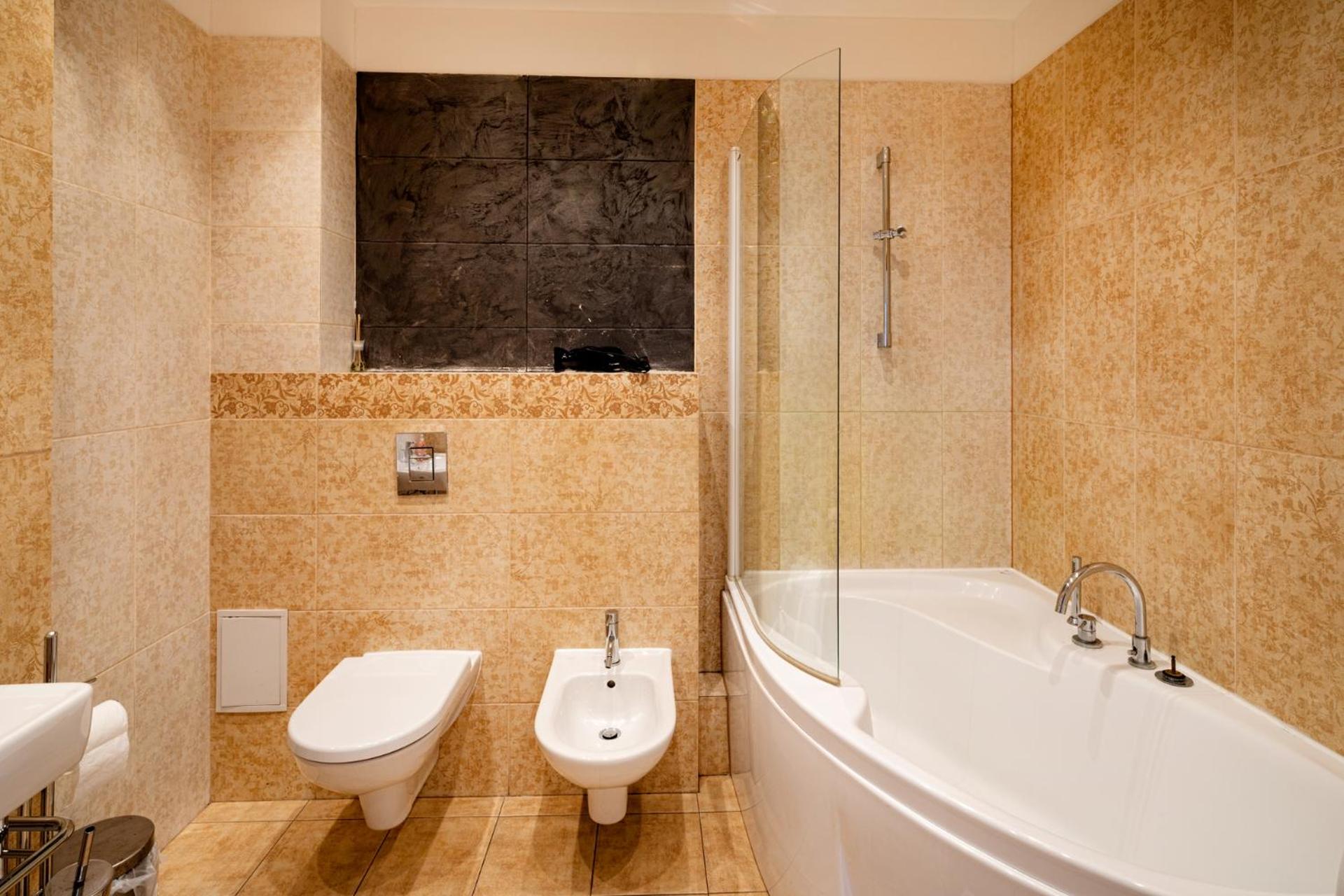 One-Bedroom Apartment - Photo 8