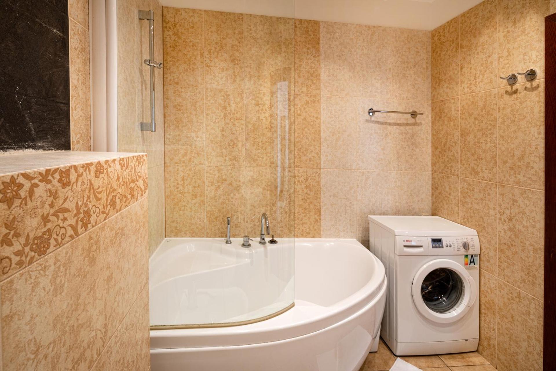 One-Bedroom Apartment - Photo 7