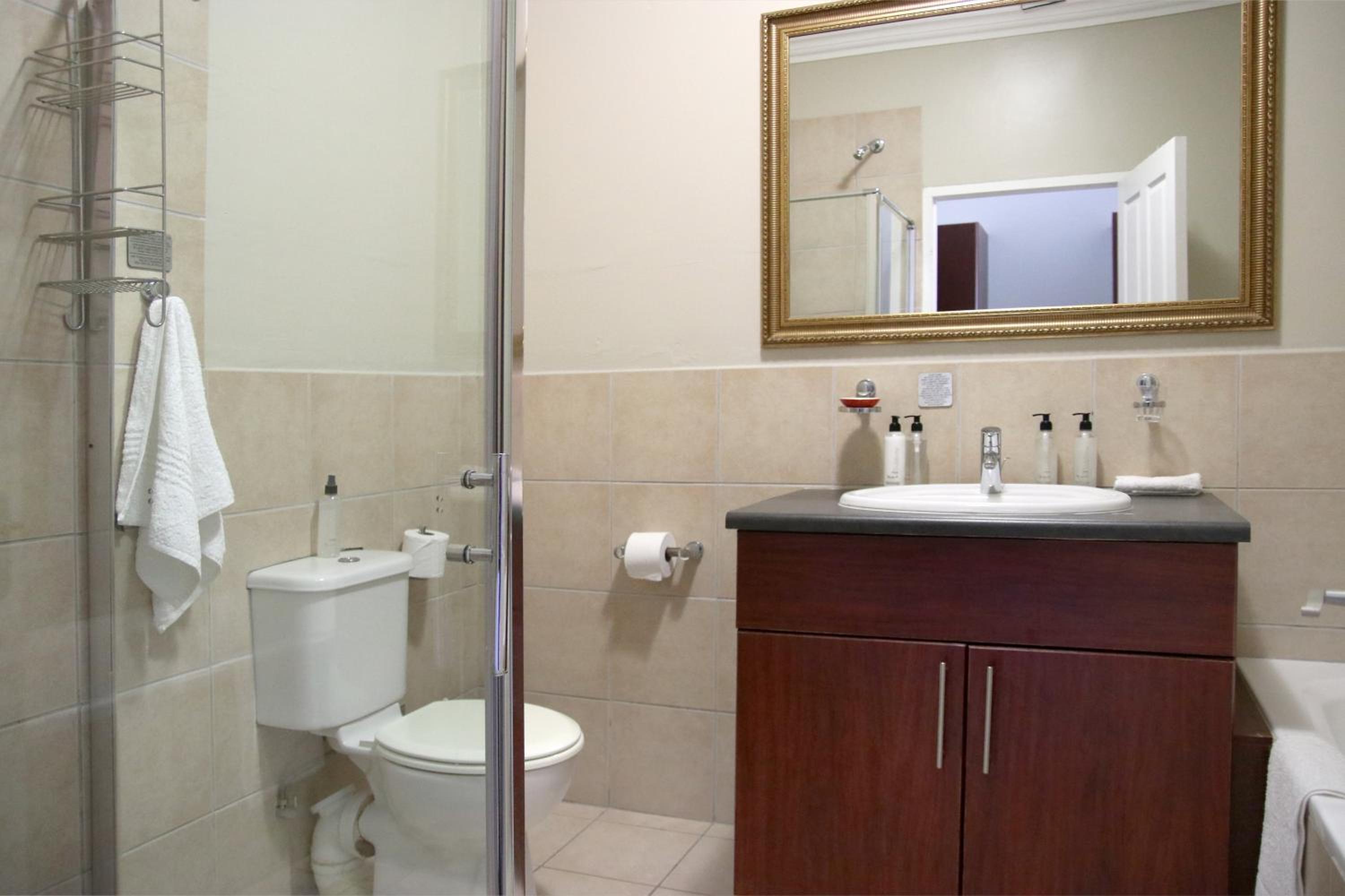 Double or Twin Room with Balcony - Photo 19