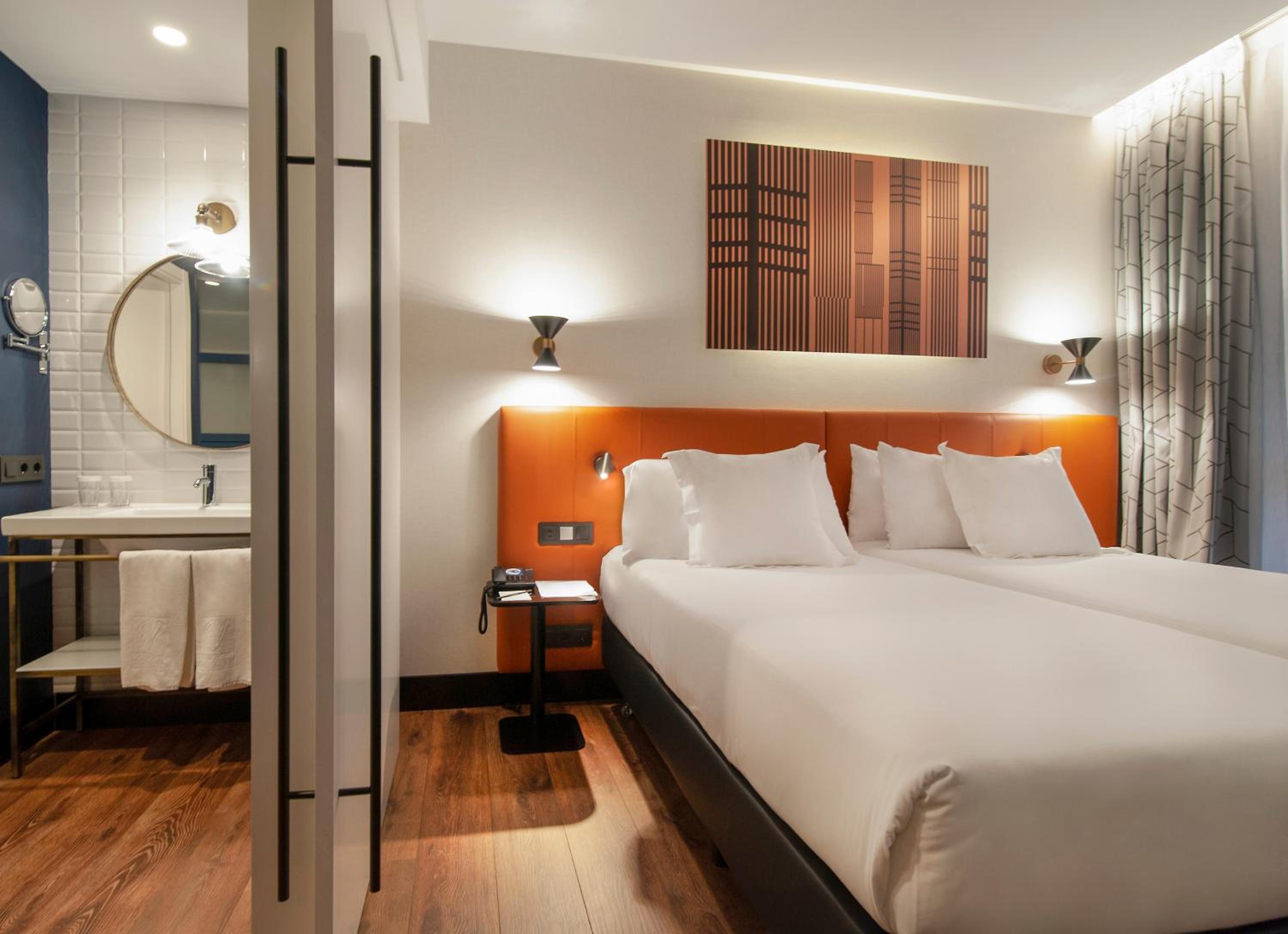 Standard Double or Twin Room - Photo 5