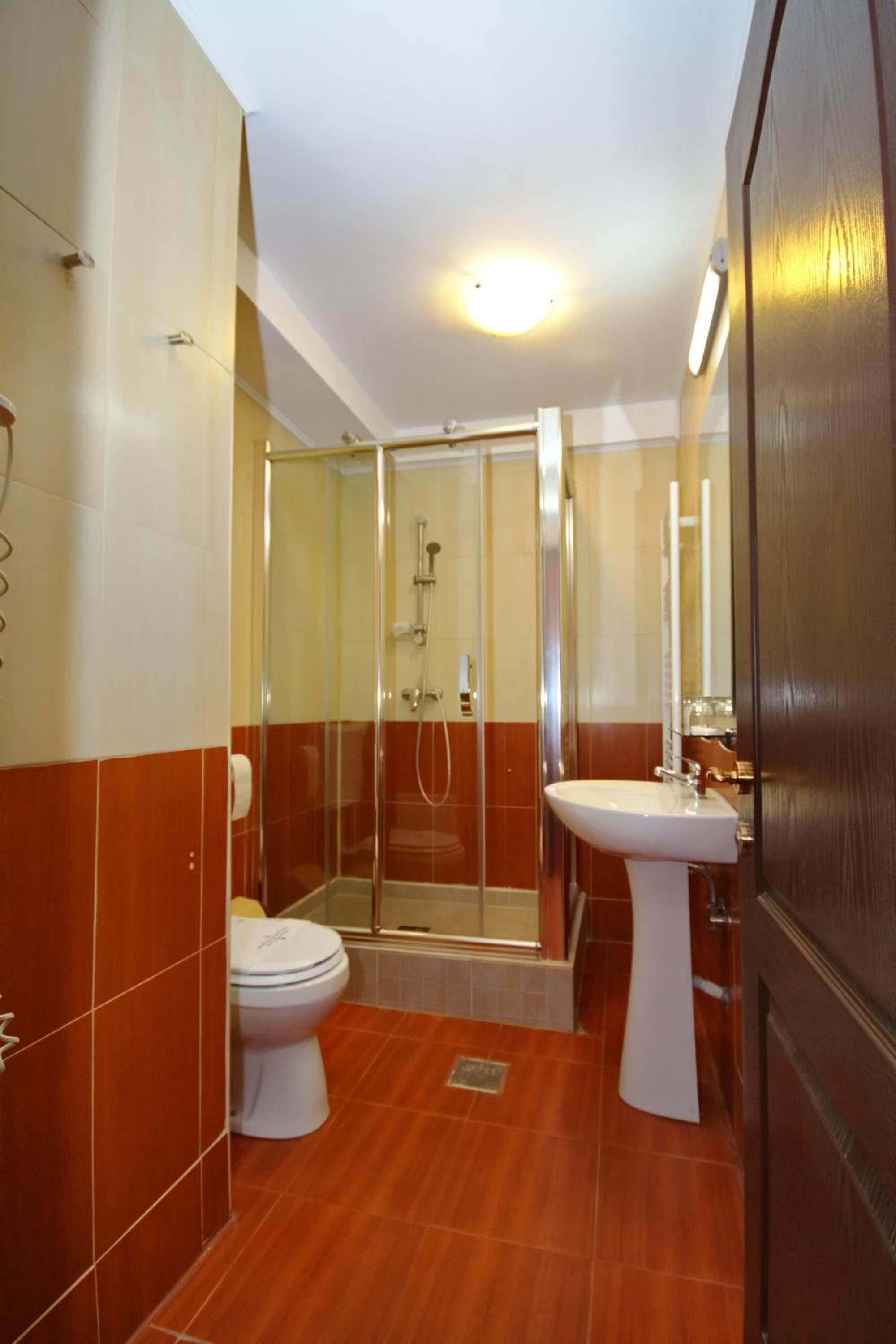 Double or Twin Room - Photo 3