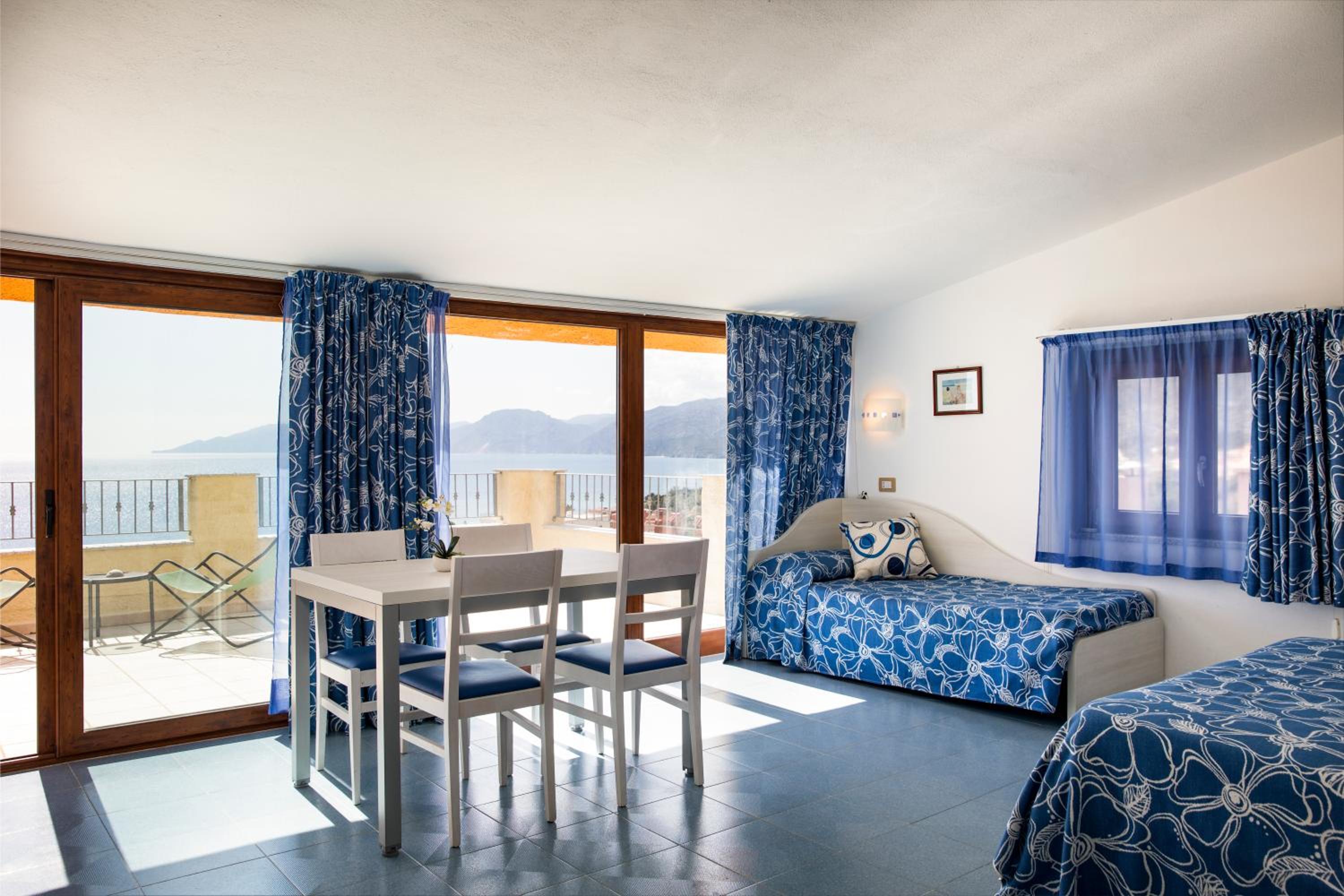 Family Room with Sea View photo 3