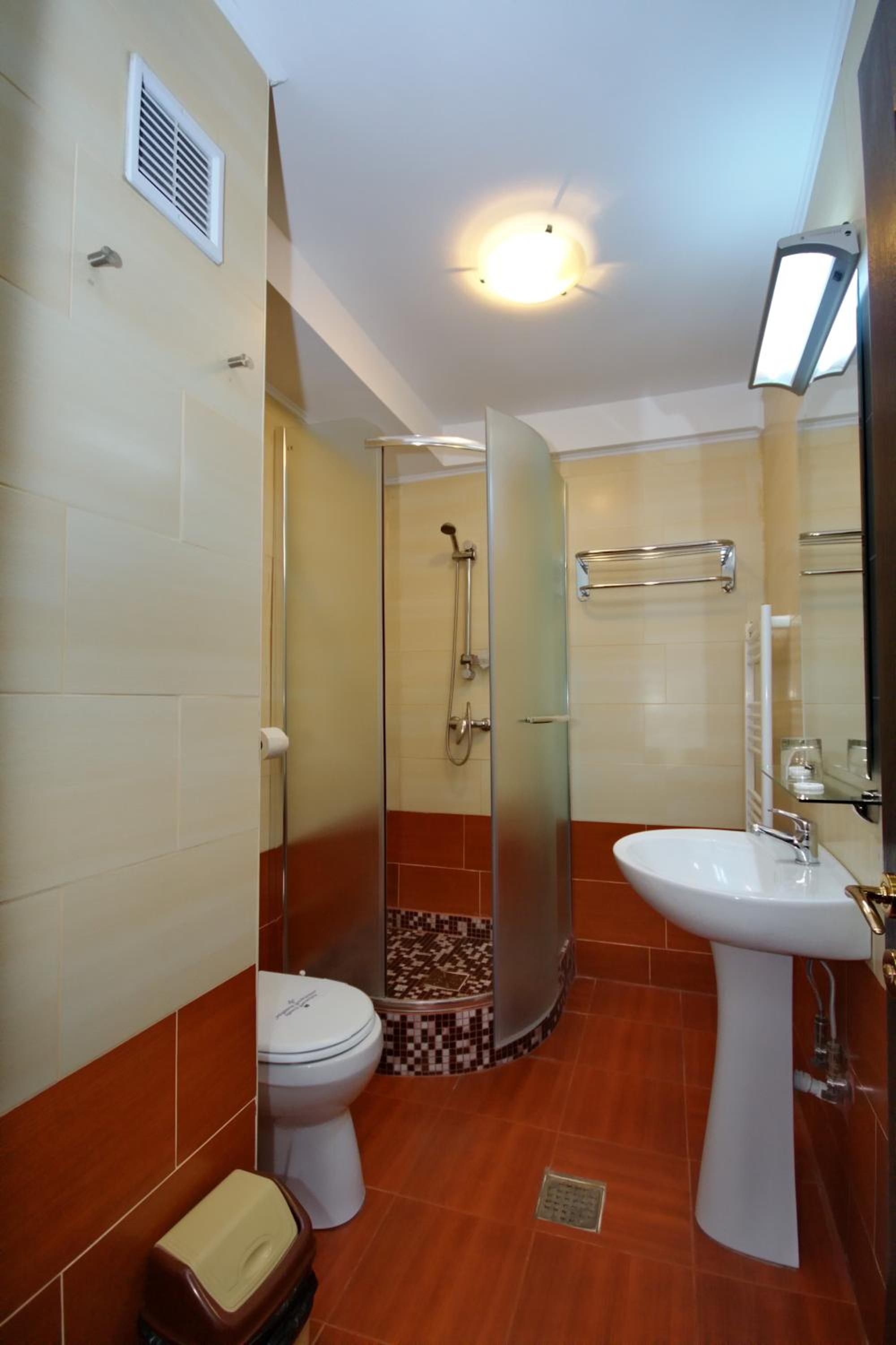 Double or Twin Room - Photo 4