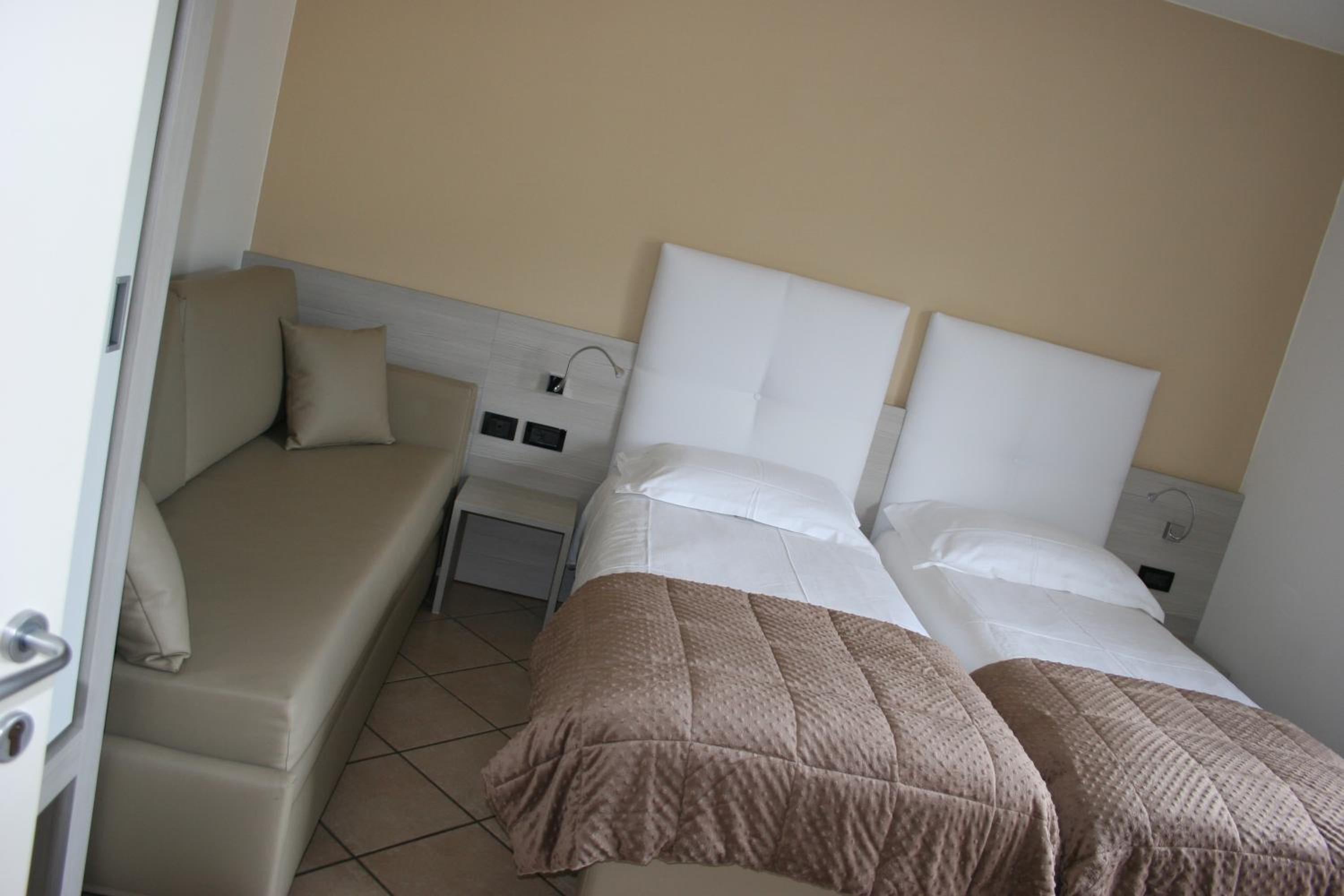 One-Bedroom Apartment (3 Adults) photo 1