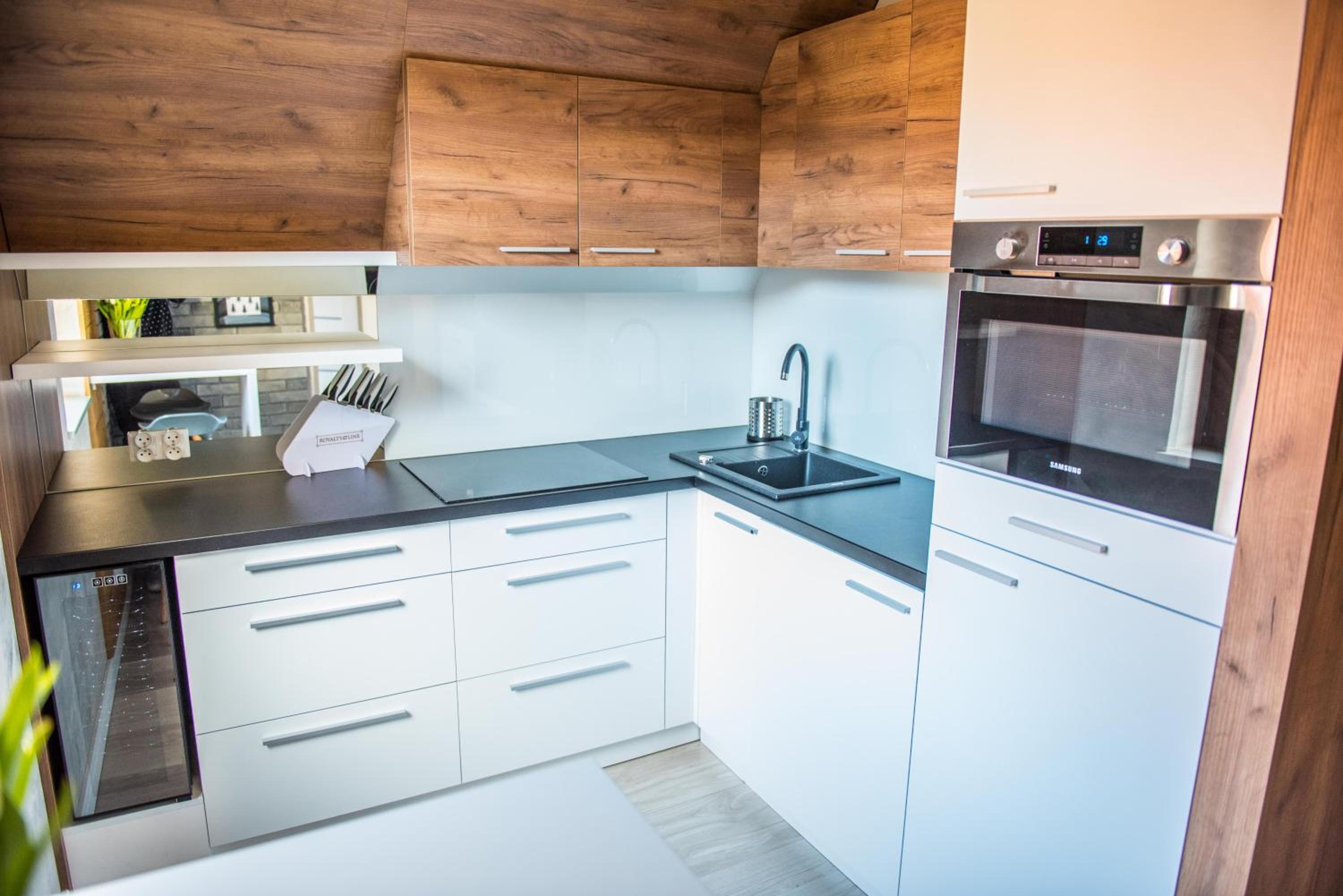 Apartment with Mountain View - Photo 5