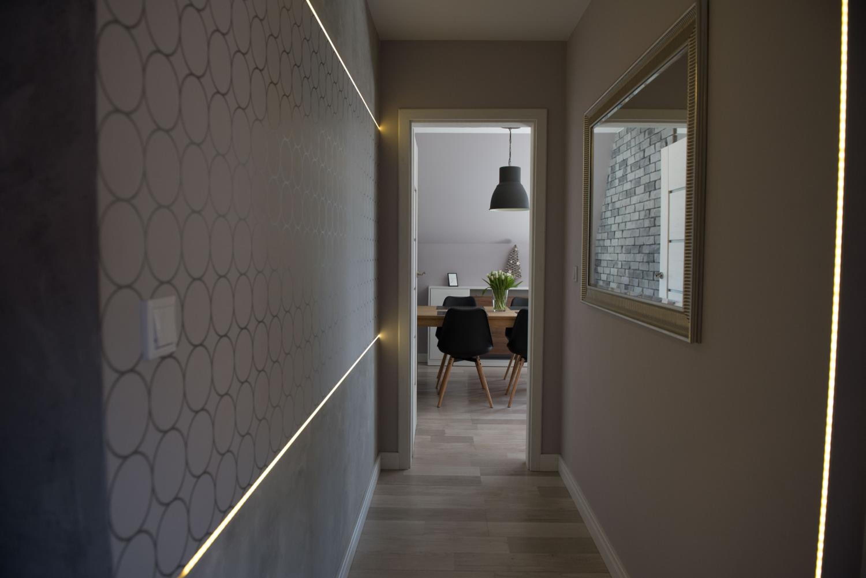 Apartment with Mountain View - Photo 8