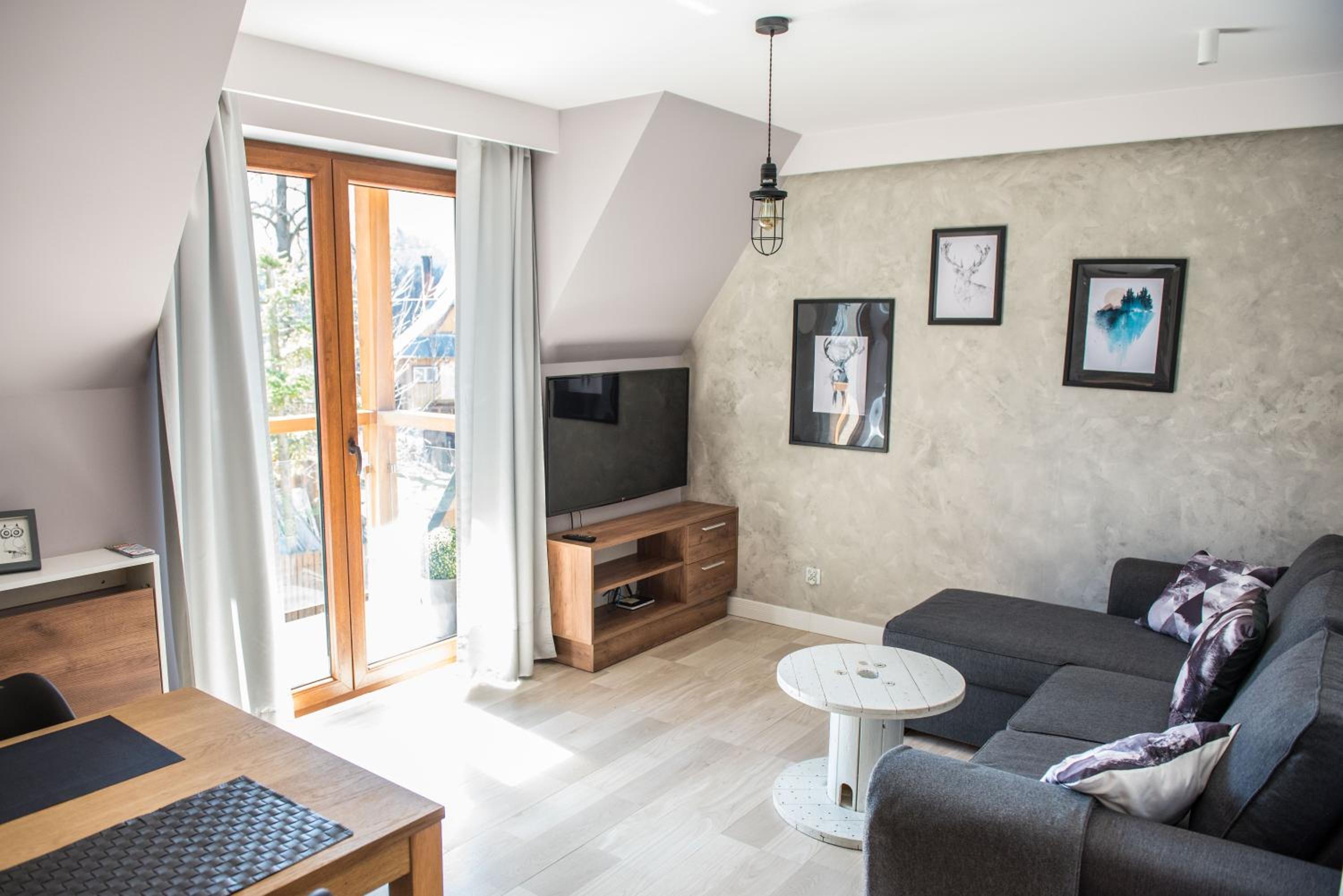 Apartment with Mountain View - Photo 9