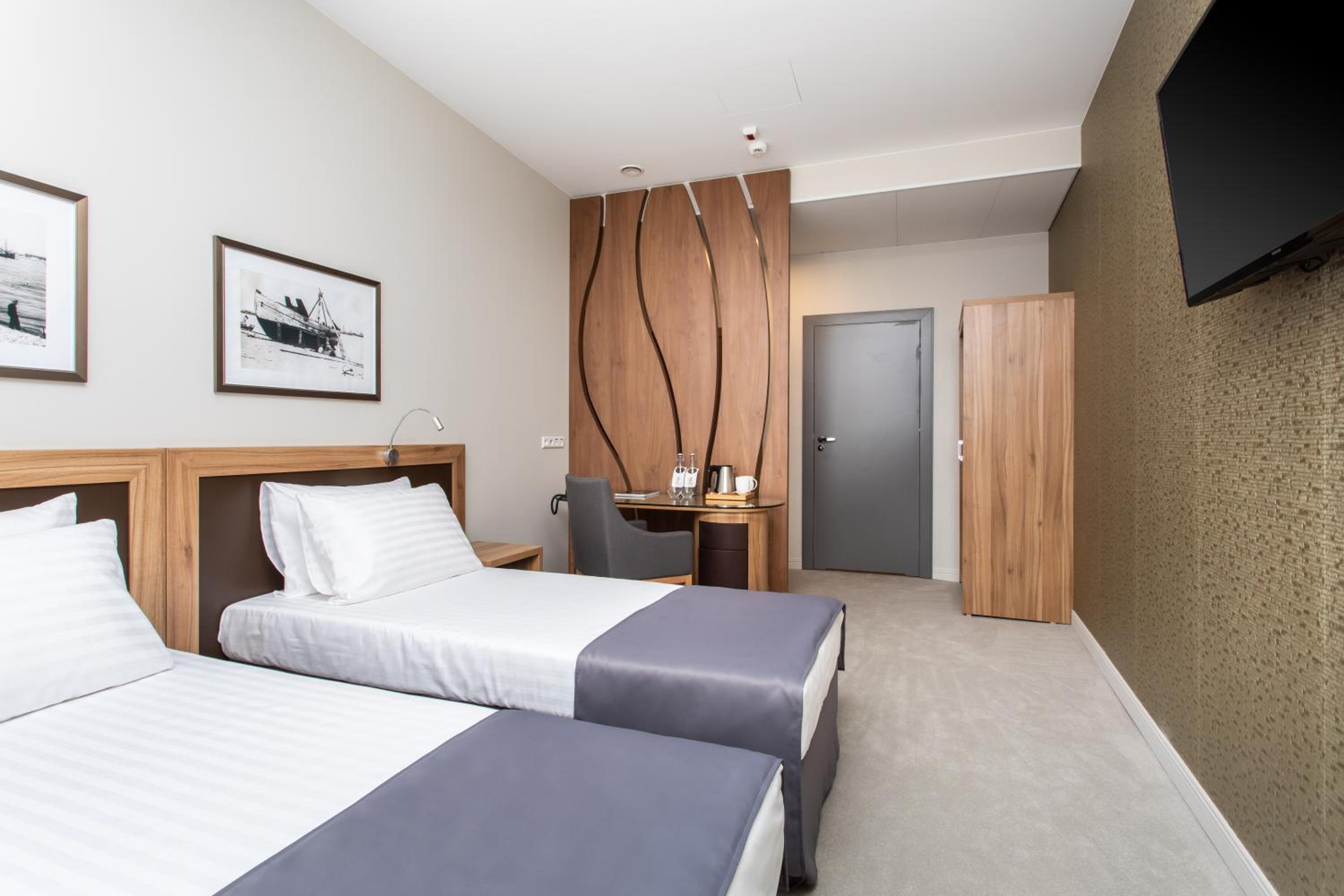 Large Double Room - Photo 2