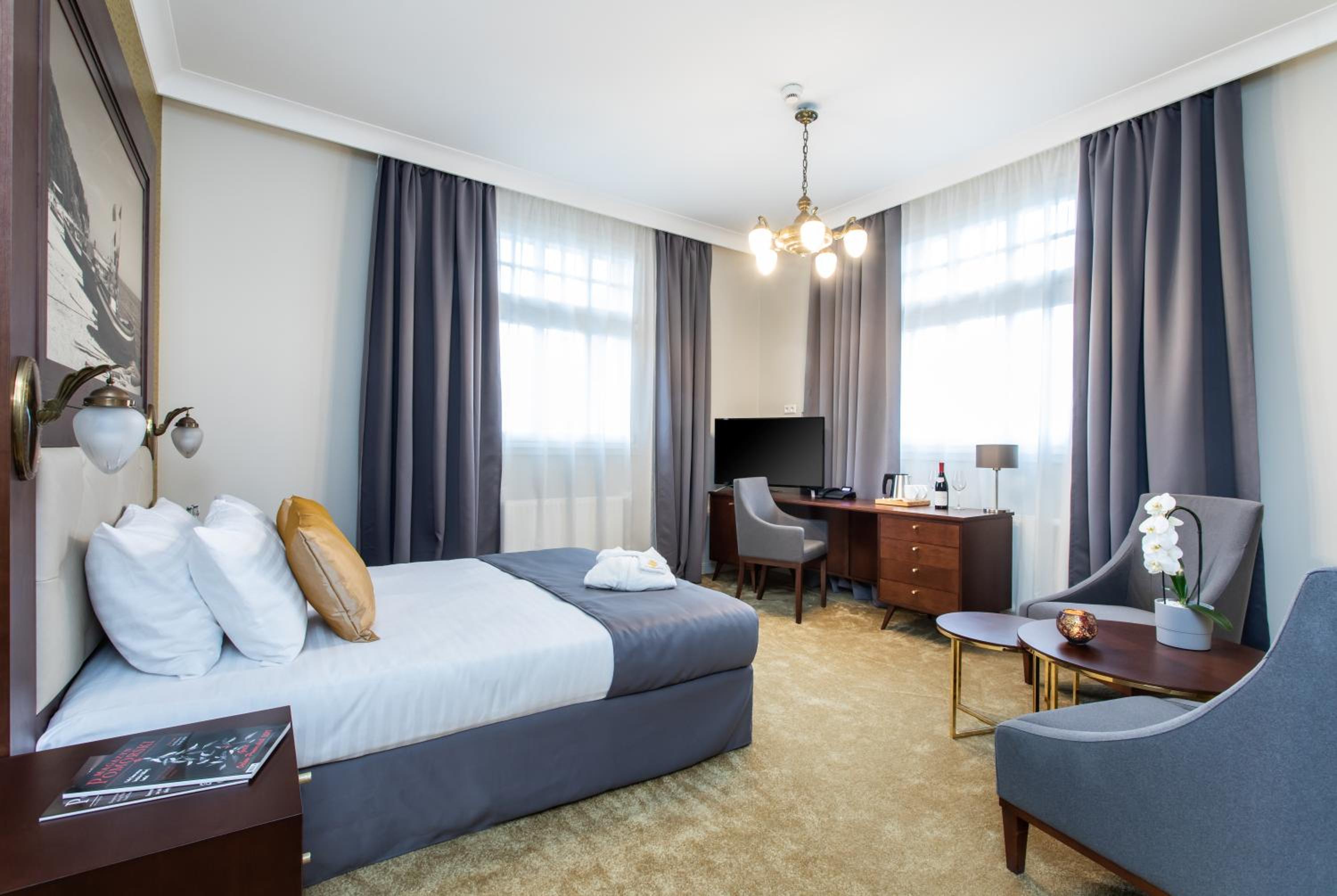 Suite - Photo 2