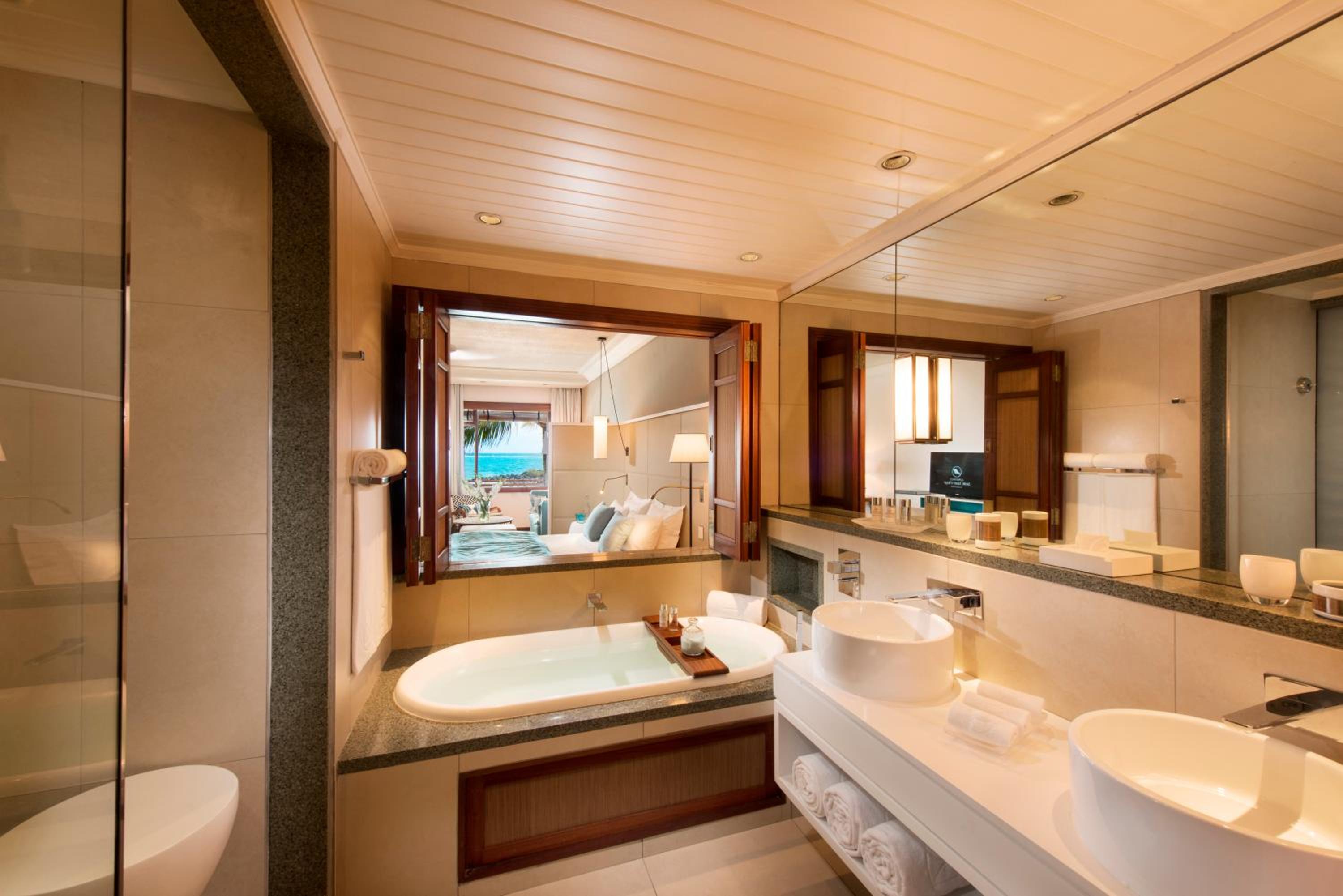 Junior Suite - Beach Front - Photo 6