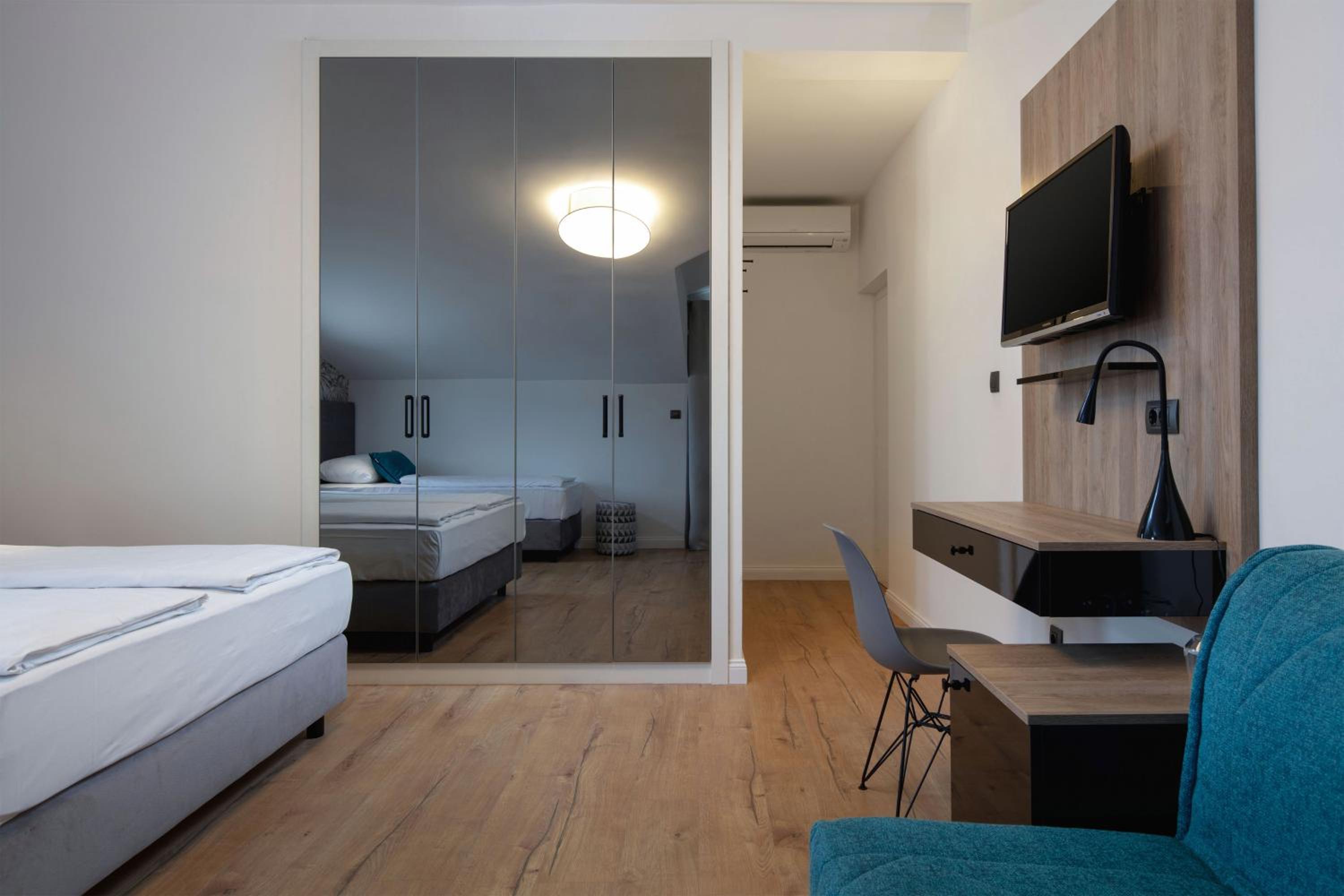 Triple Room with Sea View - Photo 10