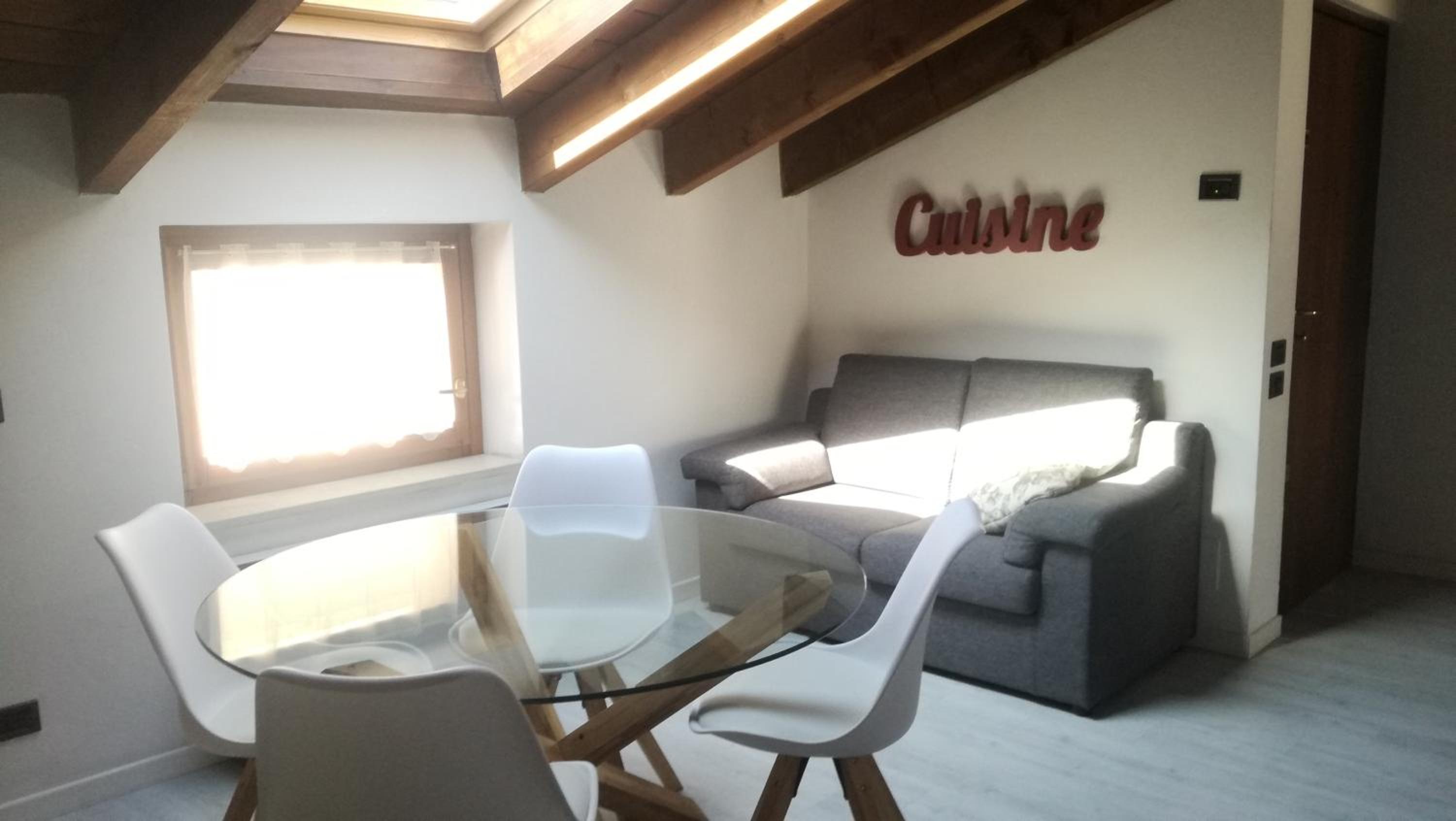 Apartment with Private Parking - Photo 5
