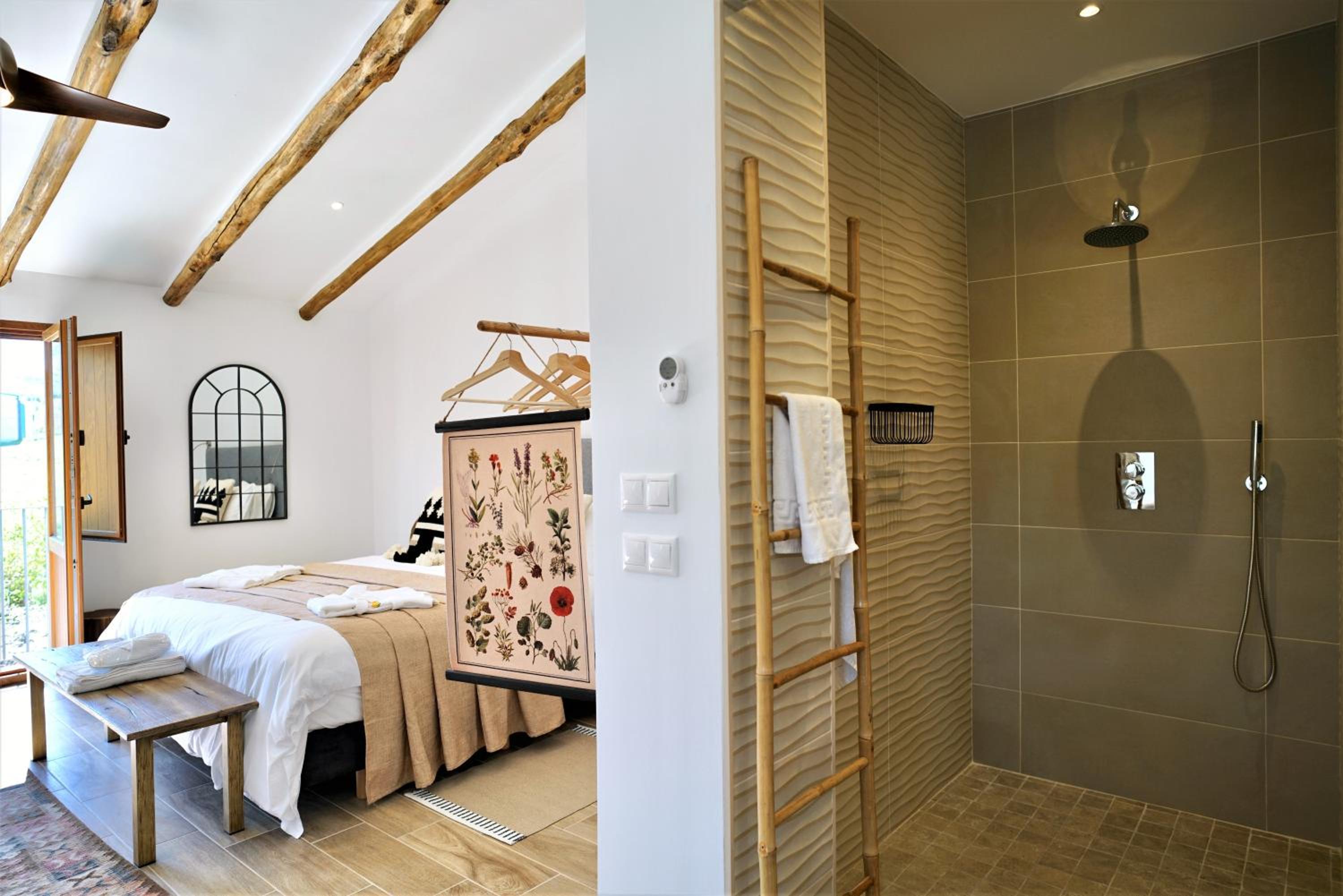 Junior Suite with Balcony - Photo 4