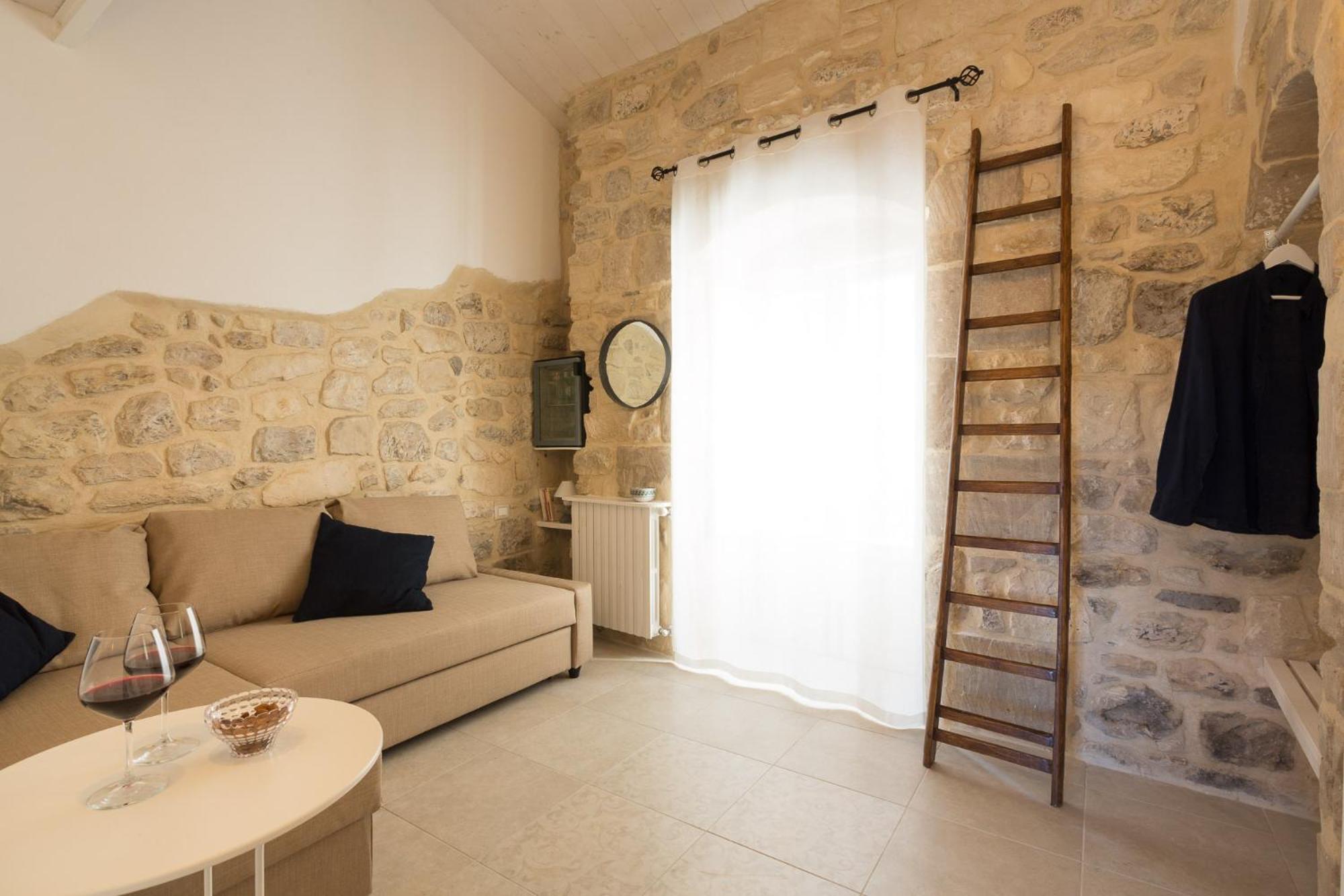 Double Room with Extra Bed - Photo 11