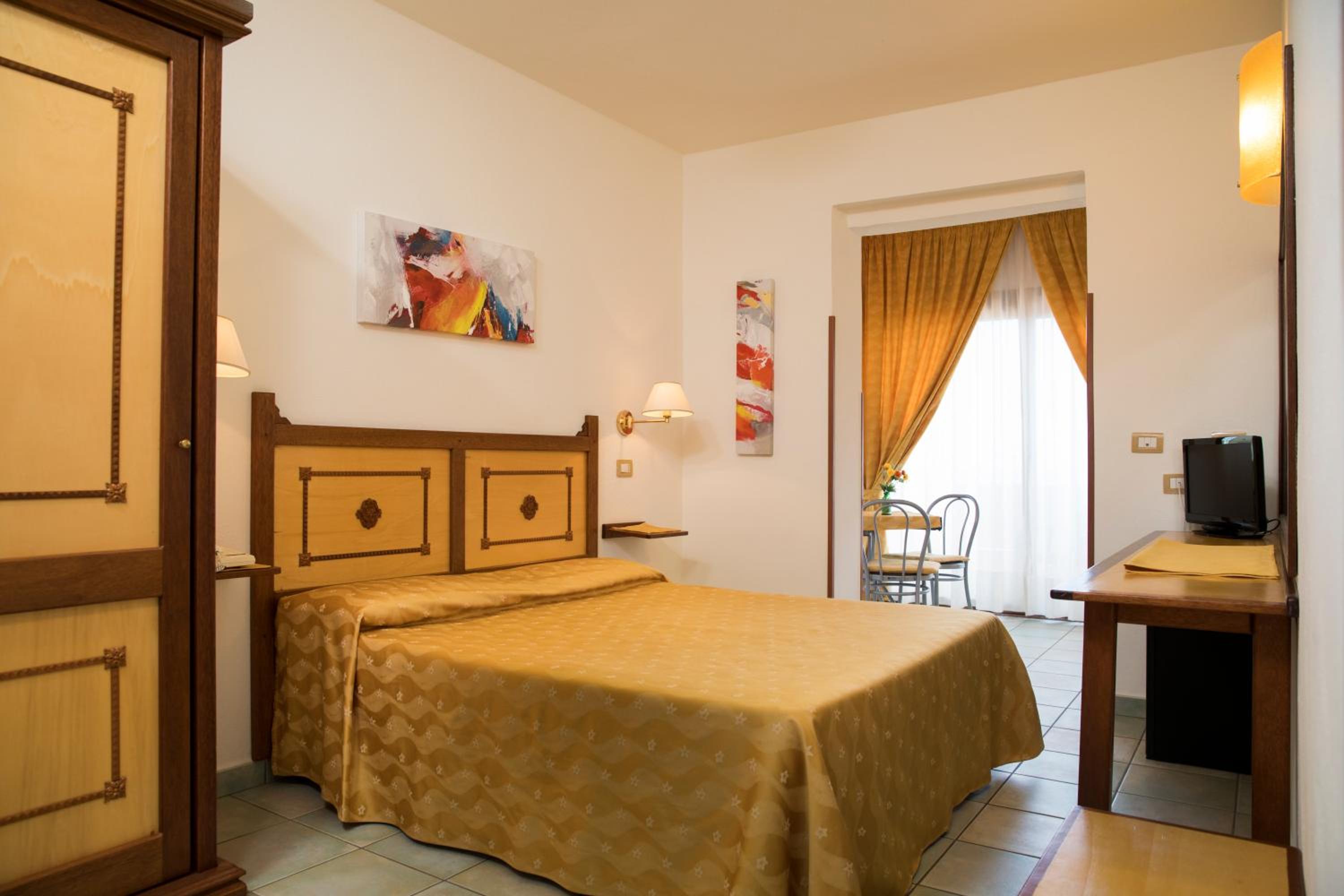 Standard Double or Twin Room with Balcony photo 3