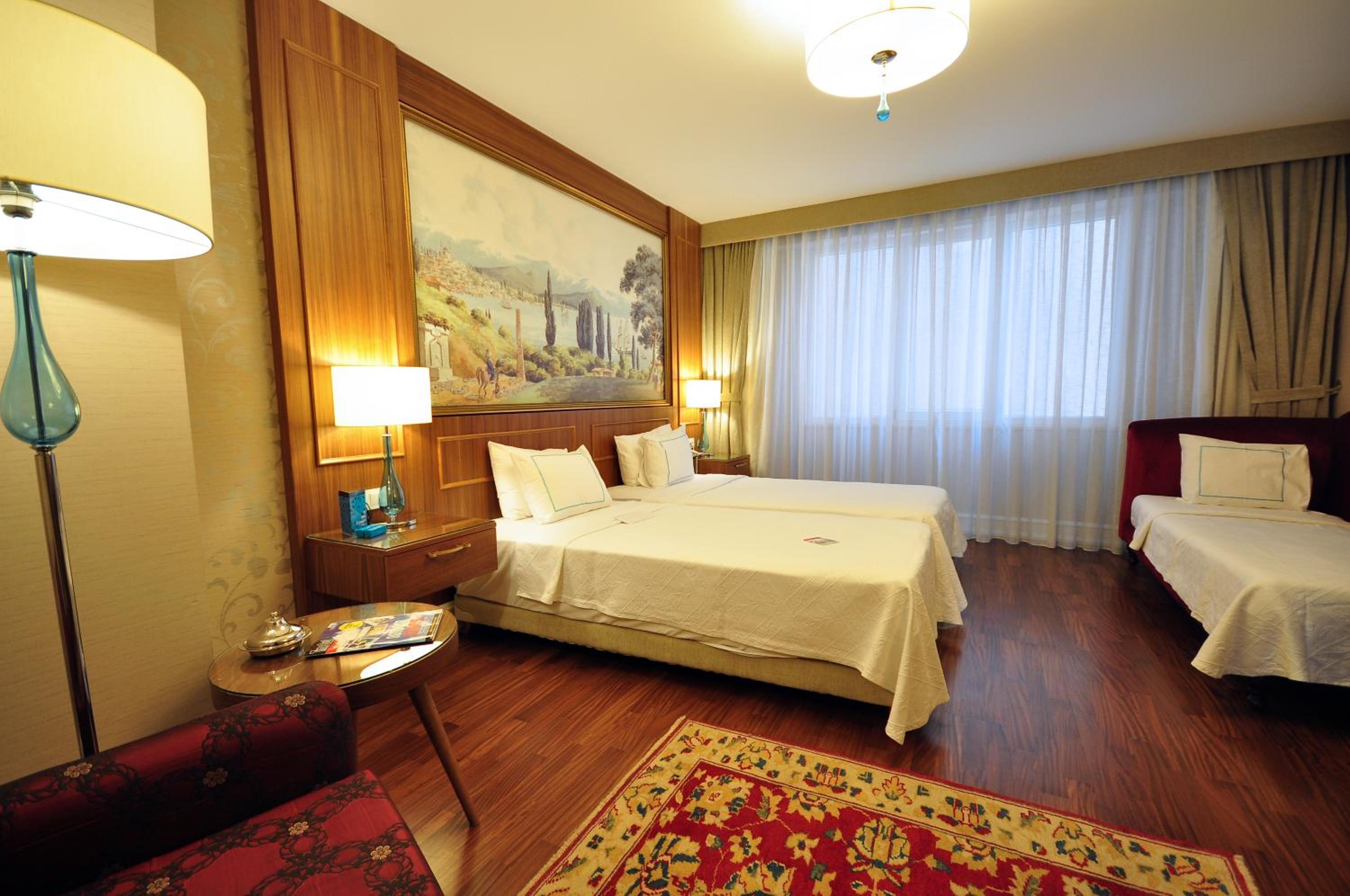 Family Room (One Bedroom) - Photo 3