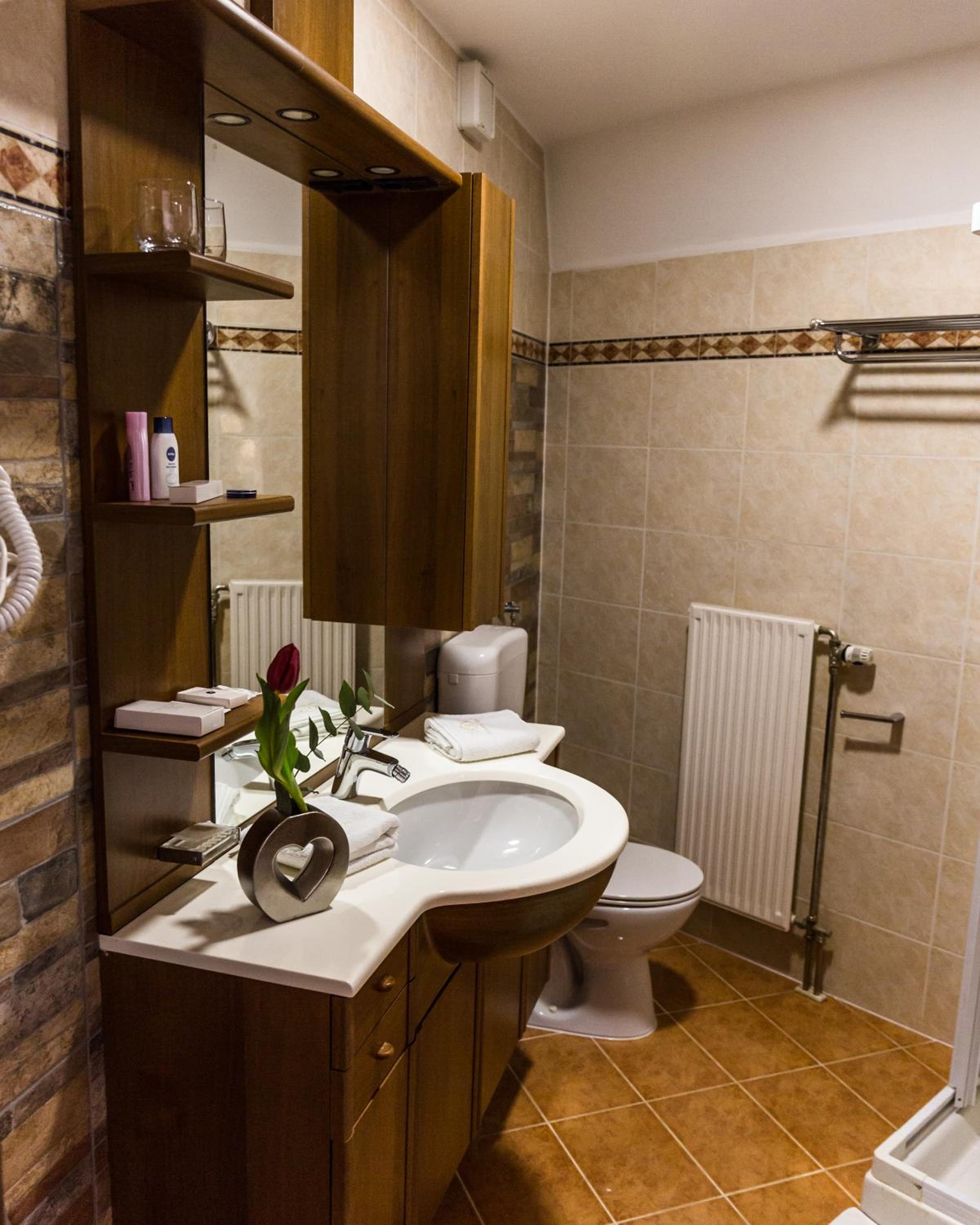 Standard Suite - Photo 6