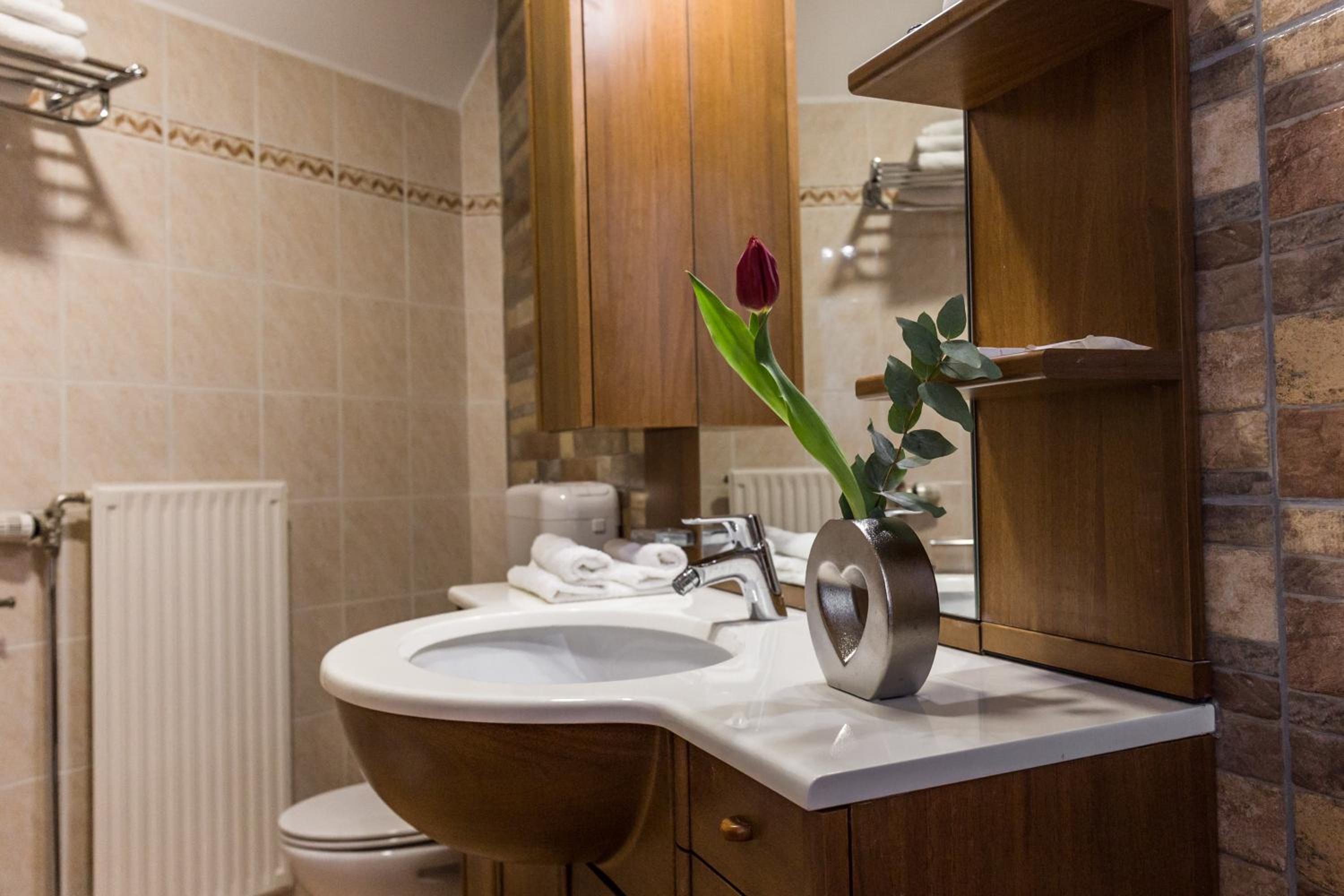 Standard Suite - Photo 7